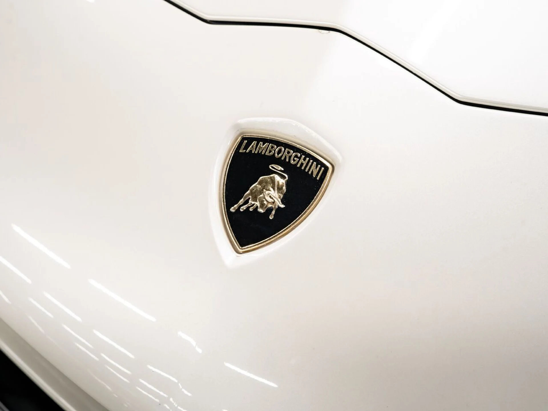 mph062_3453970121_lamborghini_aventador_2017_a83ab8b58f