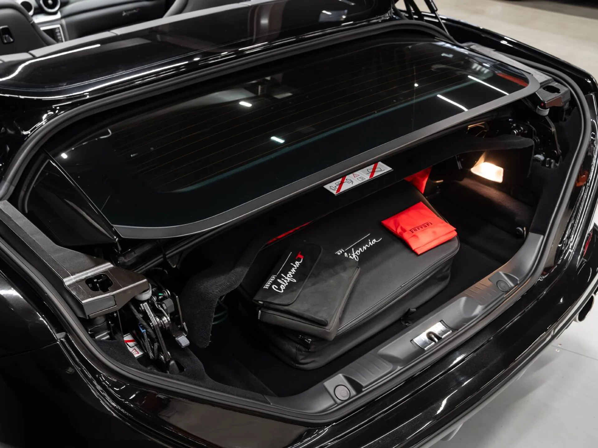 mph062_345420092_ferrari_california_2015_d5f9370ed5