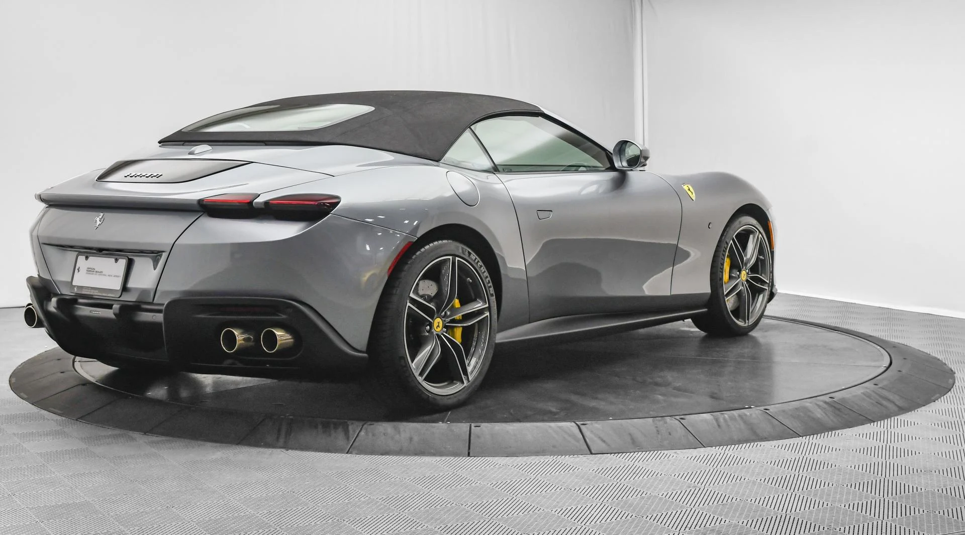 mph062_3473401617_Used_2025_Ferrari_Roma_Spider_1755677591_325678943f