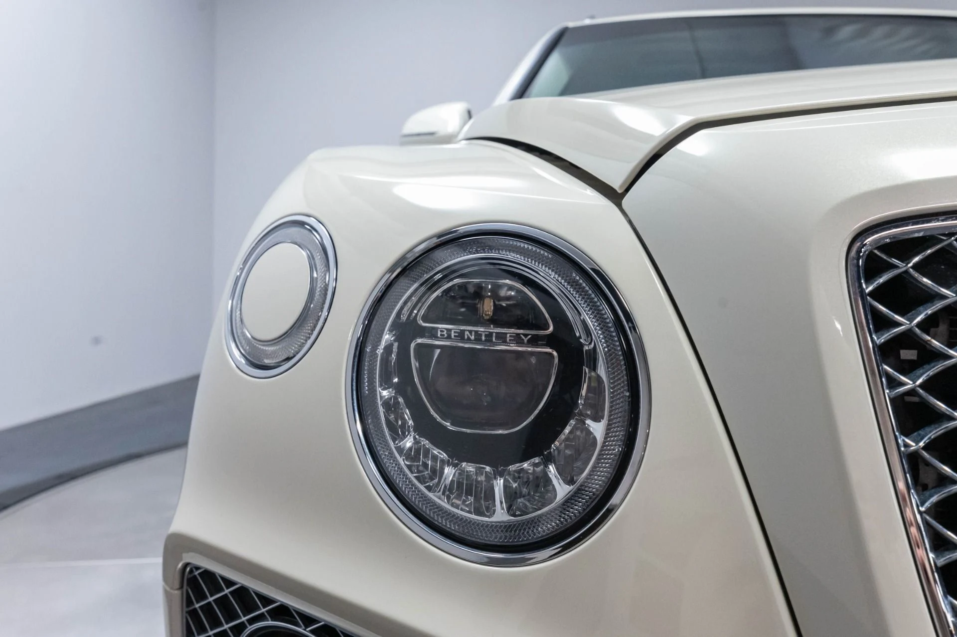 mph062_3491363876_Used_2017_Bentley_Bentayga_W12_1787159716_383064c946