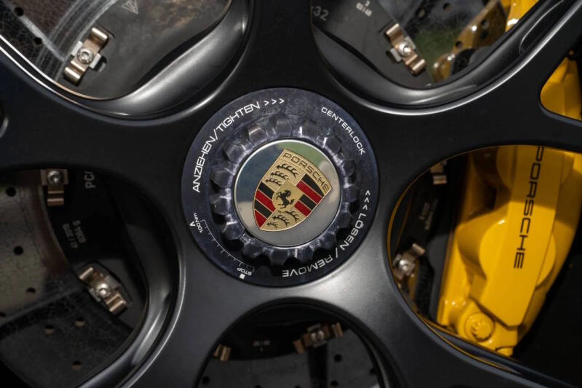 mph062_3547625674_2016_porsche_911_turbo_s_awd_2dr_coupe_7454dd15ff