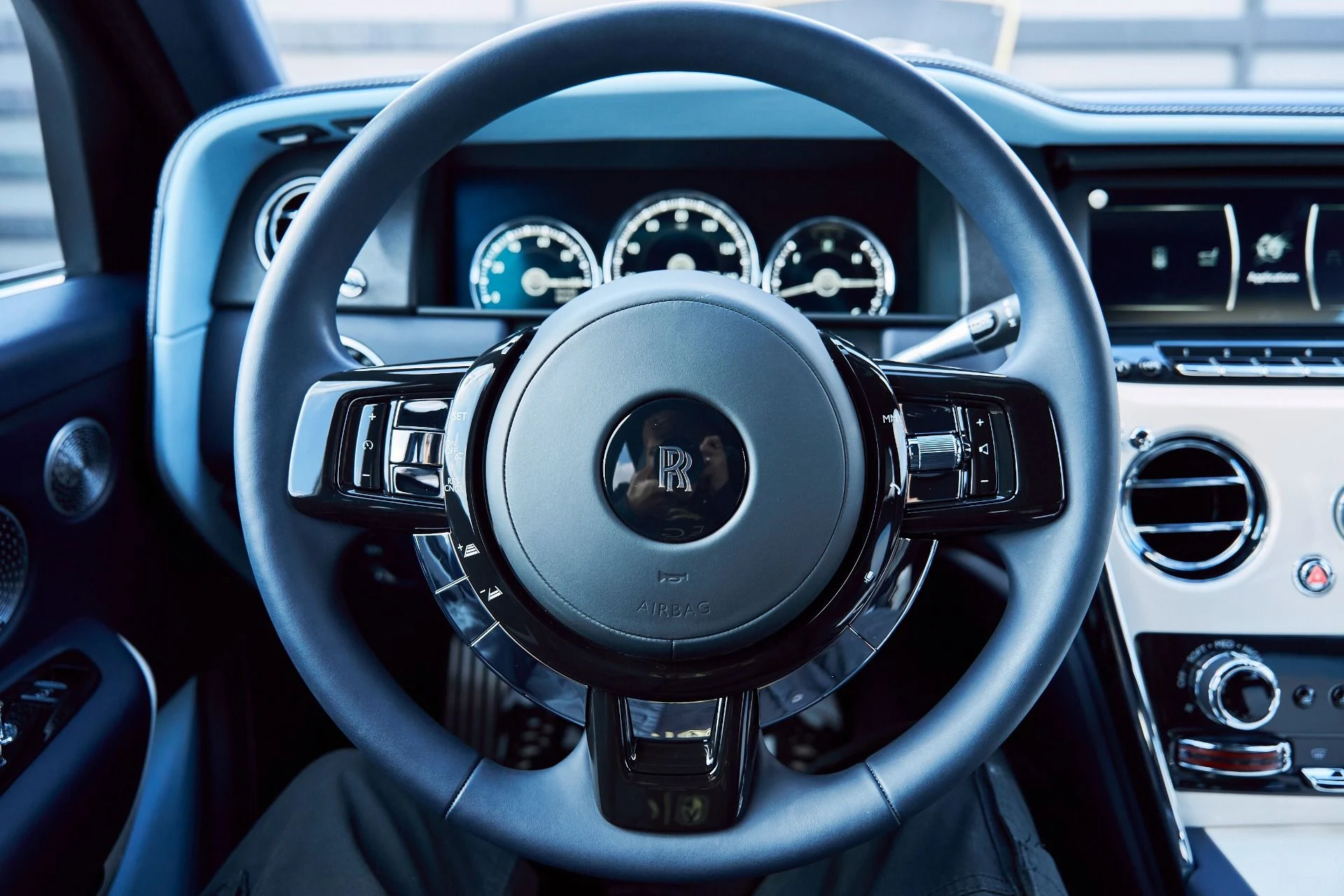 mph062_357081291_Used_2022_Rolls_Royce_Cullinan_Base_1767400149_6a035b7a89