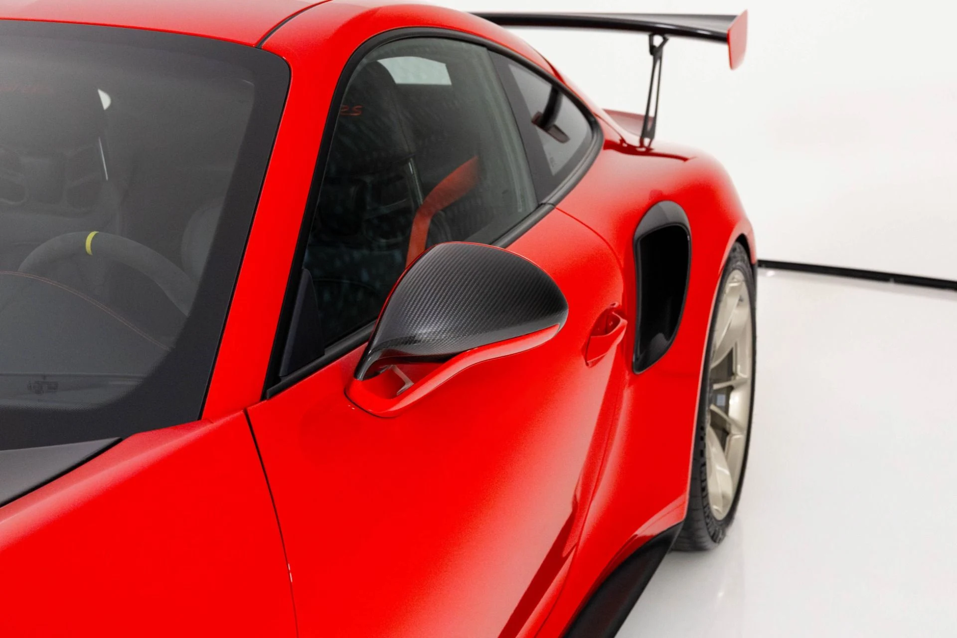 mph062_3606679044_Used_2019_Porsche_911_GT_2_RS_1761868505_d3c1299c5d