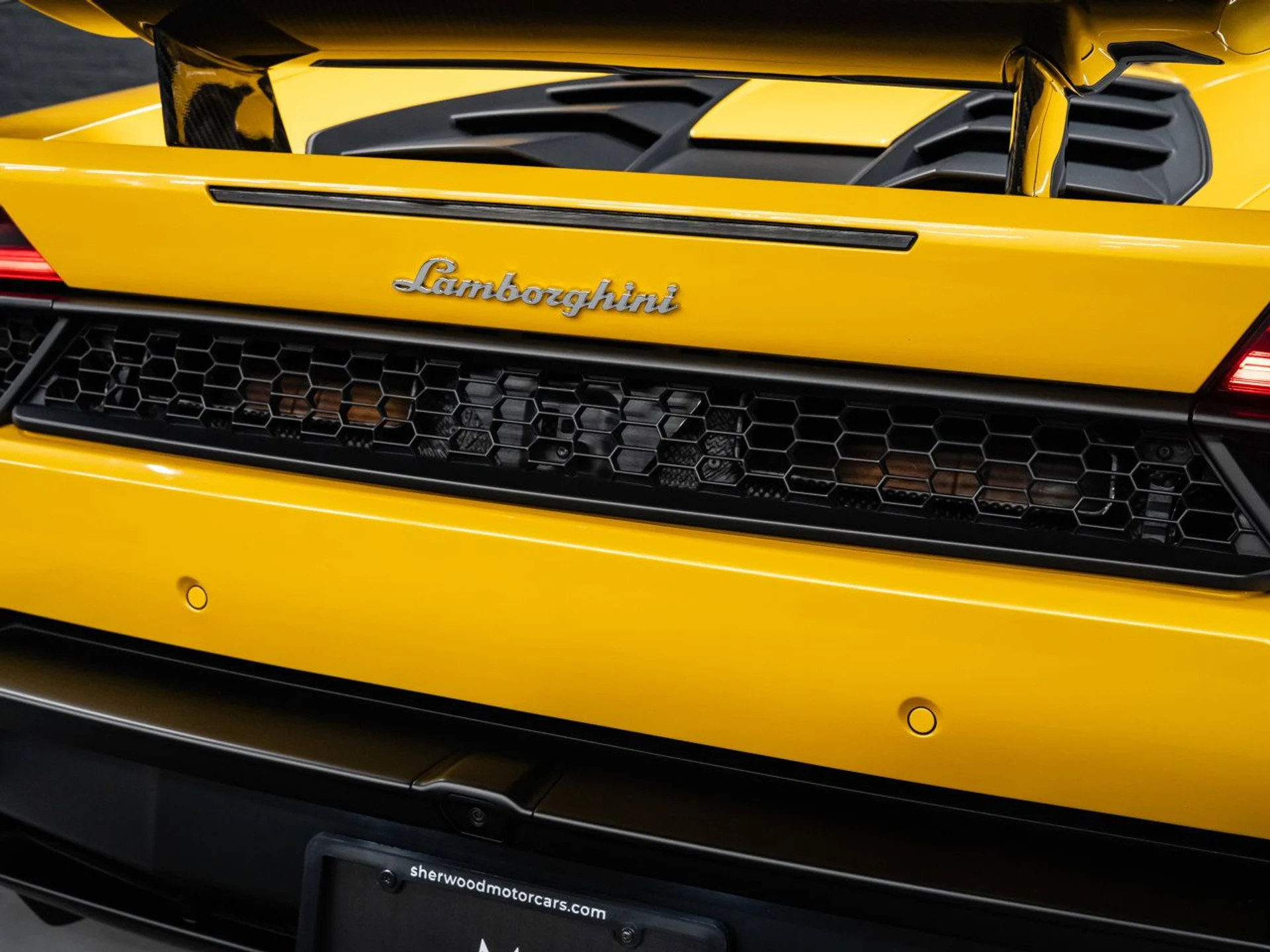 mph062_3639142125_lamborghini_huracan_2017_bfbd7437e9
