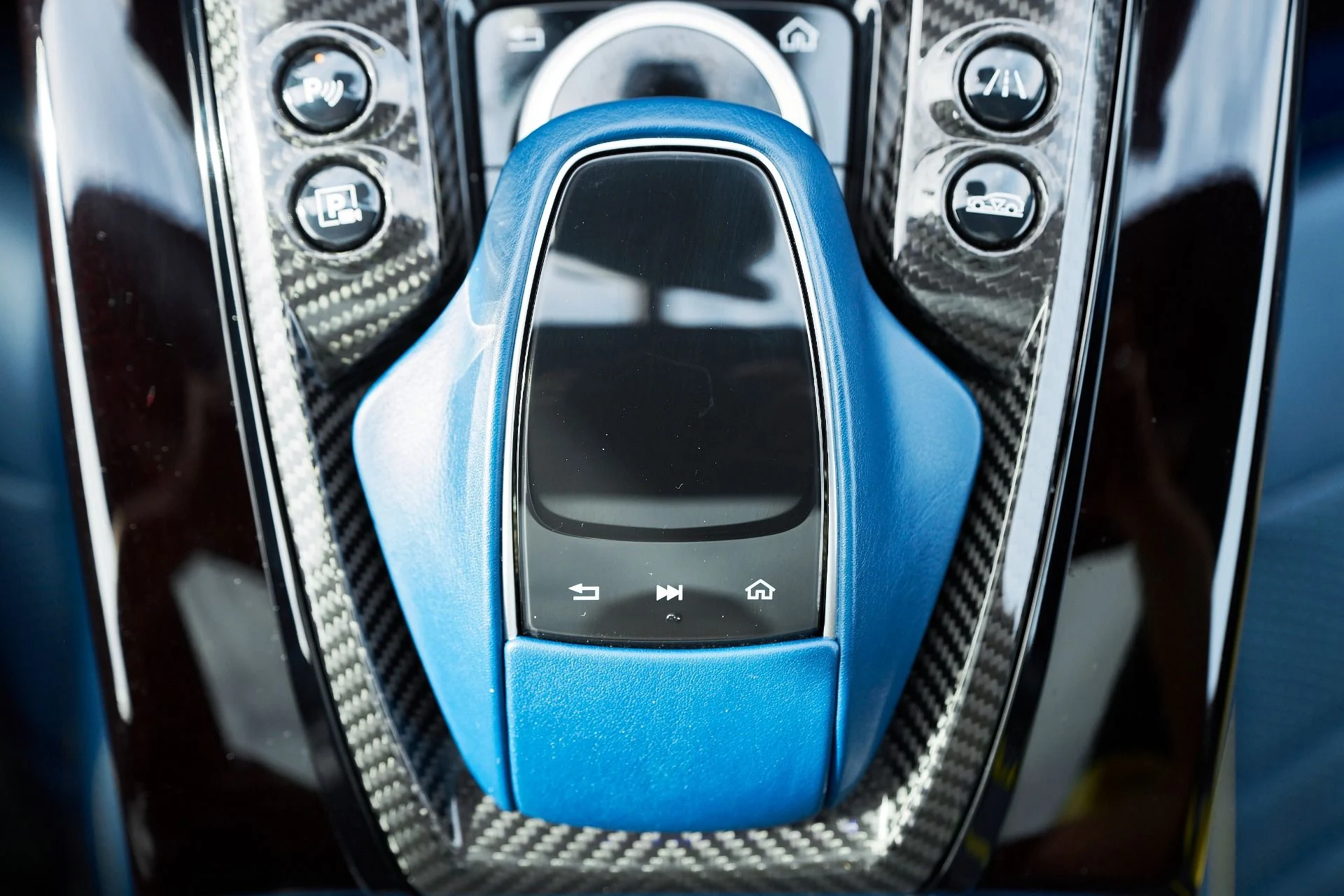 mph062_3662863872_Used_2023_Aston_Martin_DBX_707_1762900420_e7751b1e27