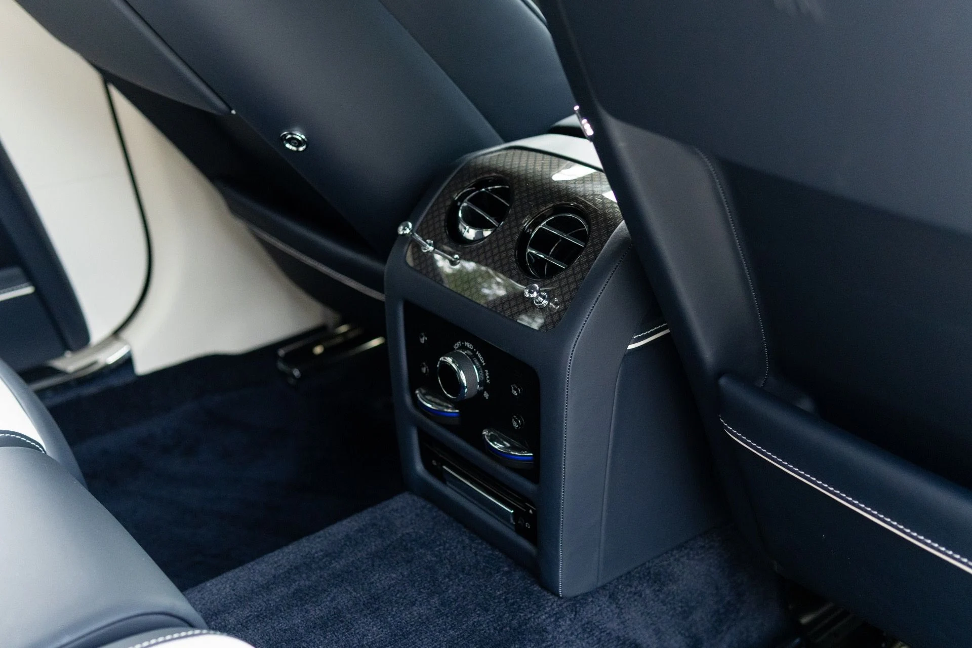 mph062_3666359867_Used_2023_Rolls_Royce_Black_Badge_Ghost_1765569637_051af727fa