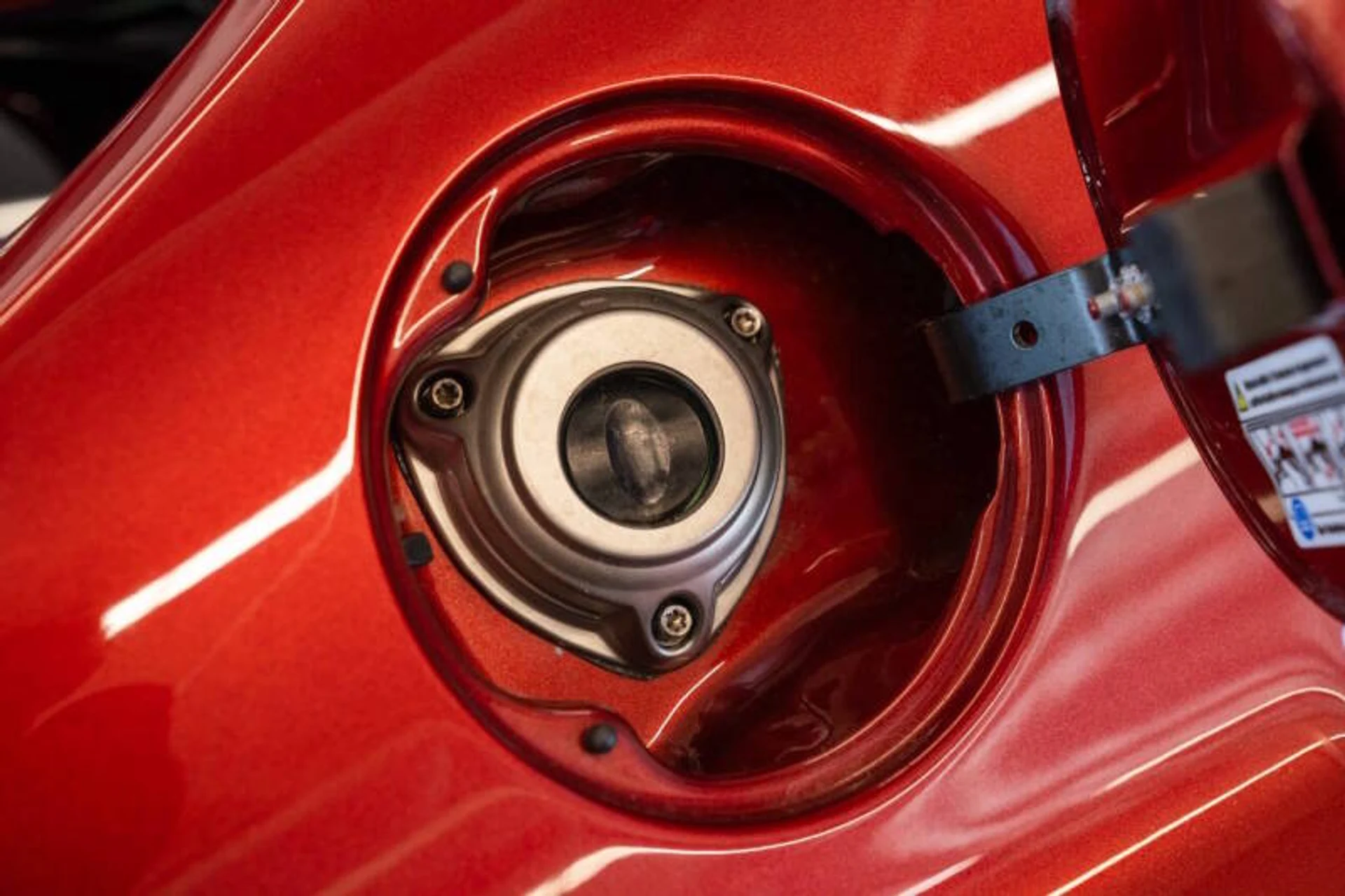 mph062_3729149415_2025_ferrari_296_gtb_base_2dr_coupe_0a8ab1612e