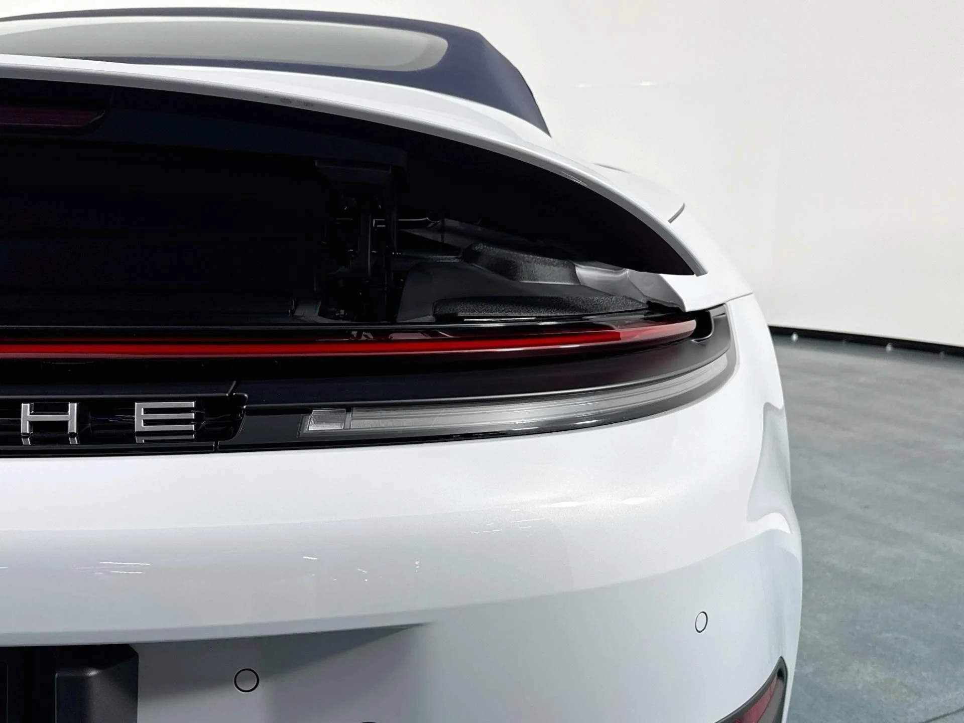 mph062_3739301069_Used_2025_Porsche_911_Carrera_1792182418_ea20c40947