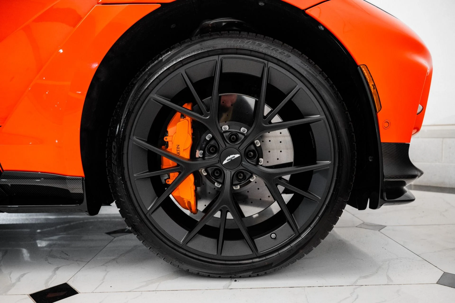 mph062_3765970922_Used_2025_Aston_Martin_DBX_707_1748959342_086a08b695