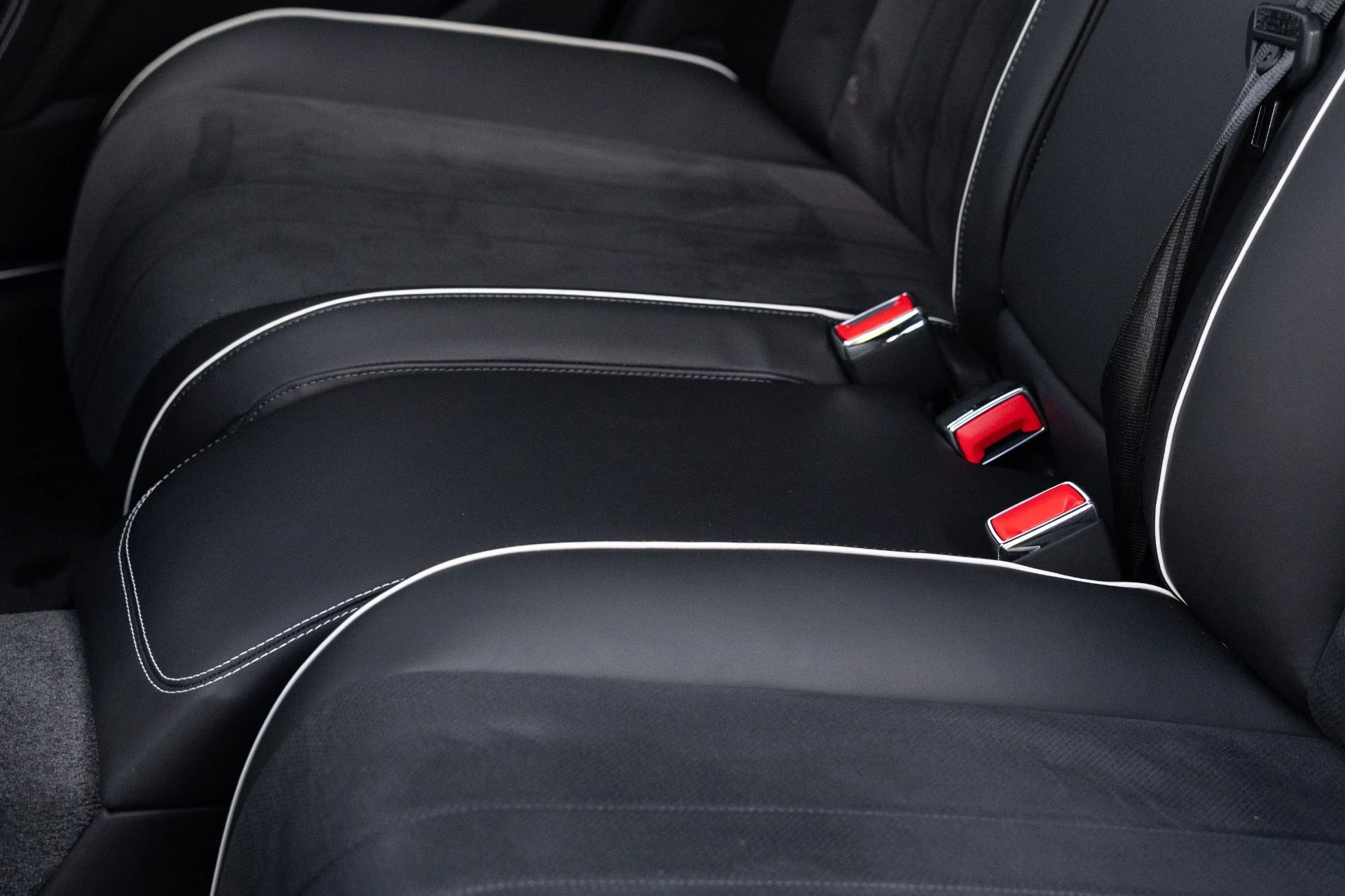 mph062_3789591089_Used_2023_Bentley_Flying_Spur_S_V8_1778782784_9f8e612be7