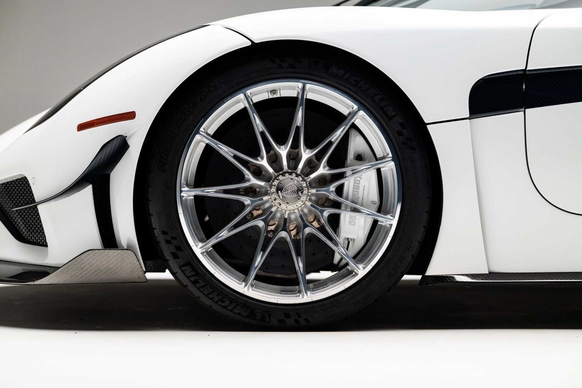 mph062_379398555_13358_p63_l_6441f8ab61