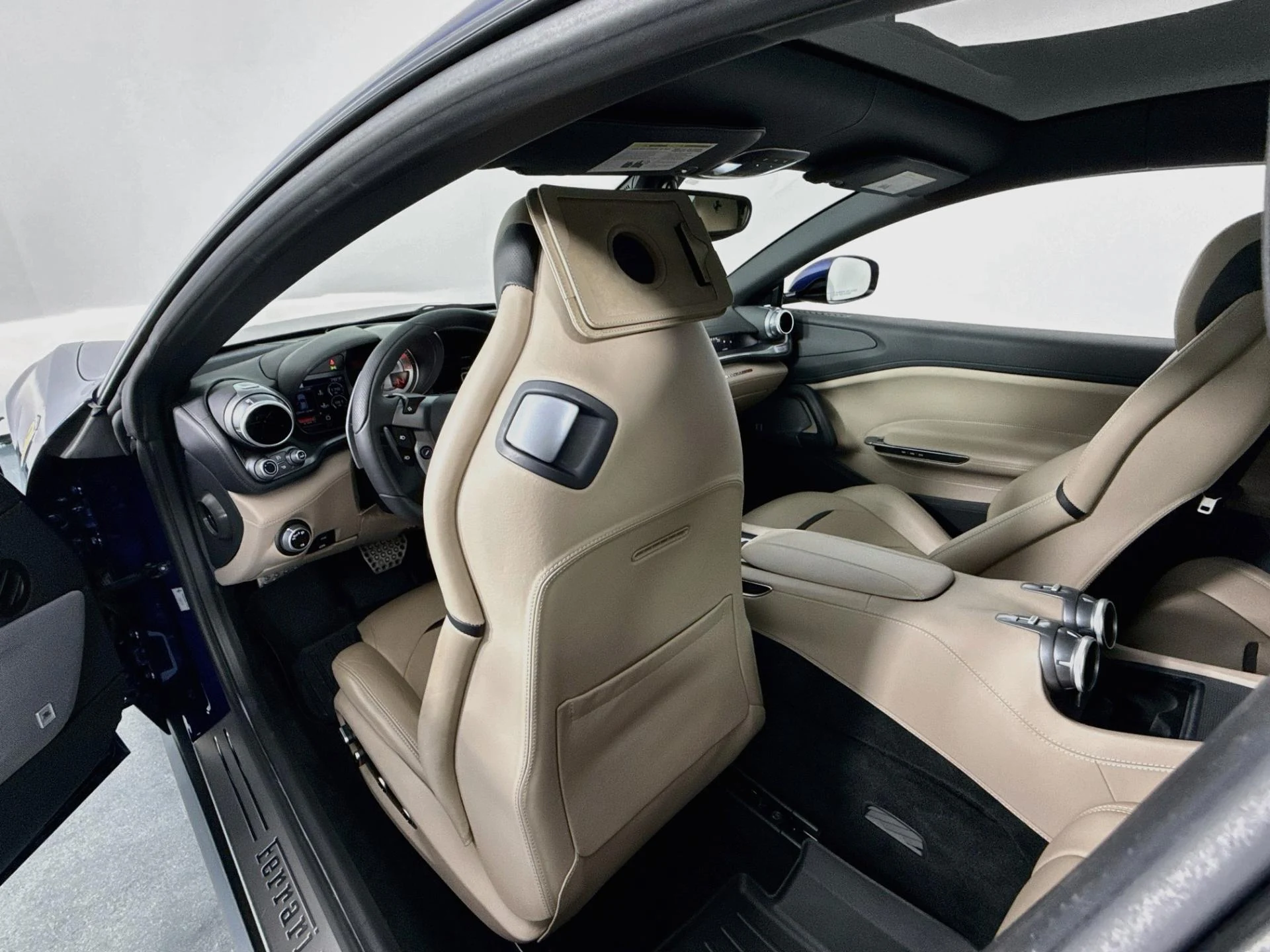 mph062_3794504536_Used_2019_Ferrari_GTC_4_Lusso_1792629200_f52a7f7909