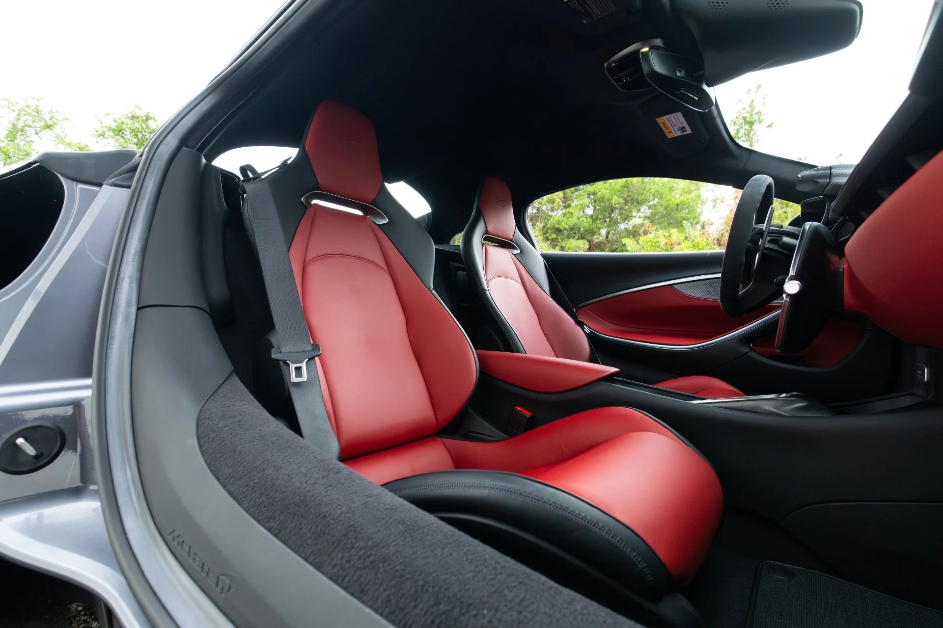 mph062_379942125_Used_2023_Mc_Laren_Artura_1776712769_46171721bc