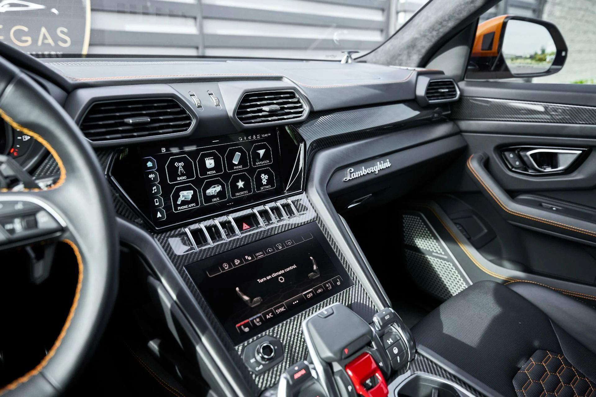 mph062_3814640404_Used_2022_Lamborghini_Urus_1766457465_14da82b502