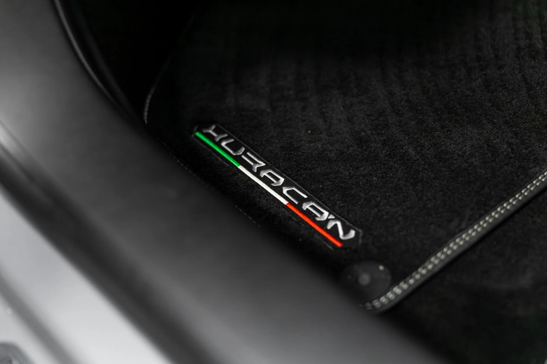 mph062_3822152878_Used_2017_Lamborghini_Huracan_1765410503_7d4ea28c17