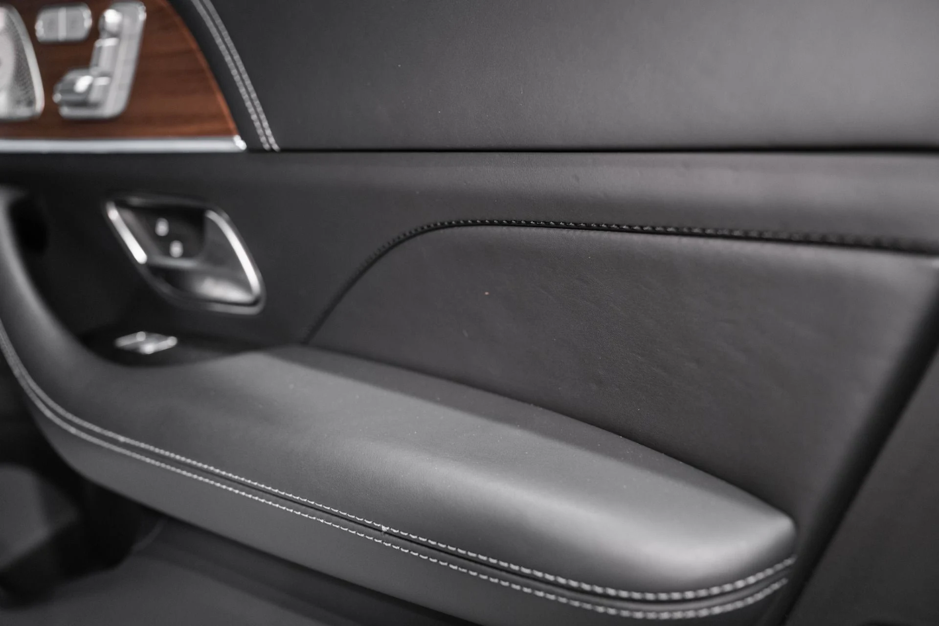 mph062_3845376029_Used_2023_Mercedes_Benz_GLS_Maybach_GLS_600_1762355740_bd03f1d0f8