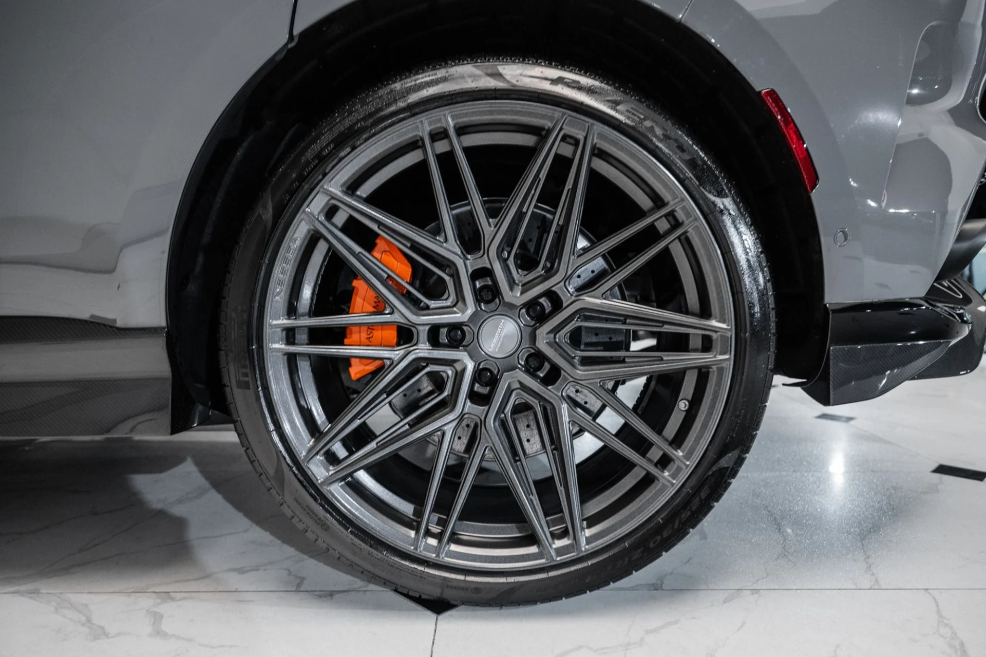 mph062_3862453341_Used_2023_Aston_Martin_DBX_707_1744811366_56f50a07f6