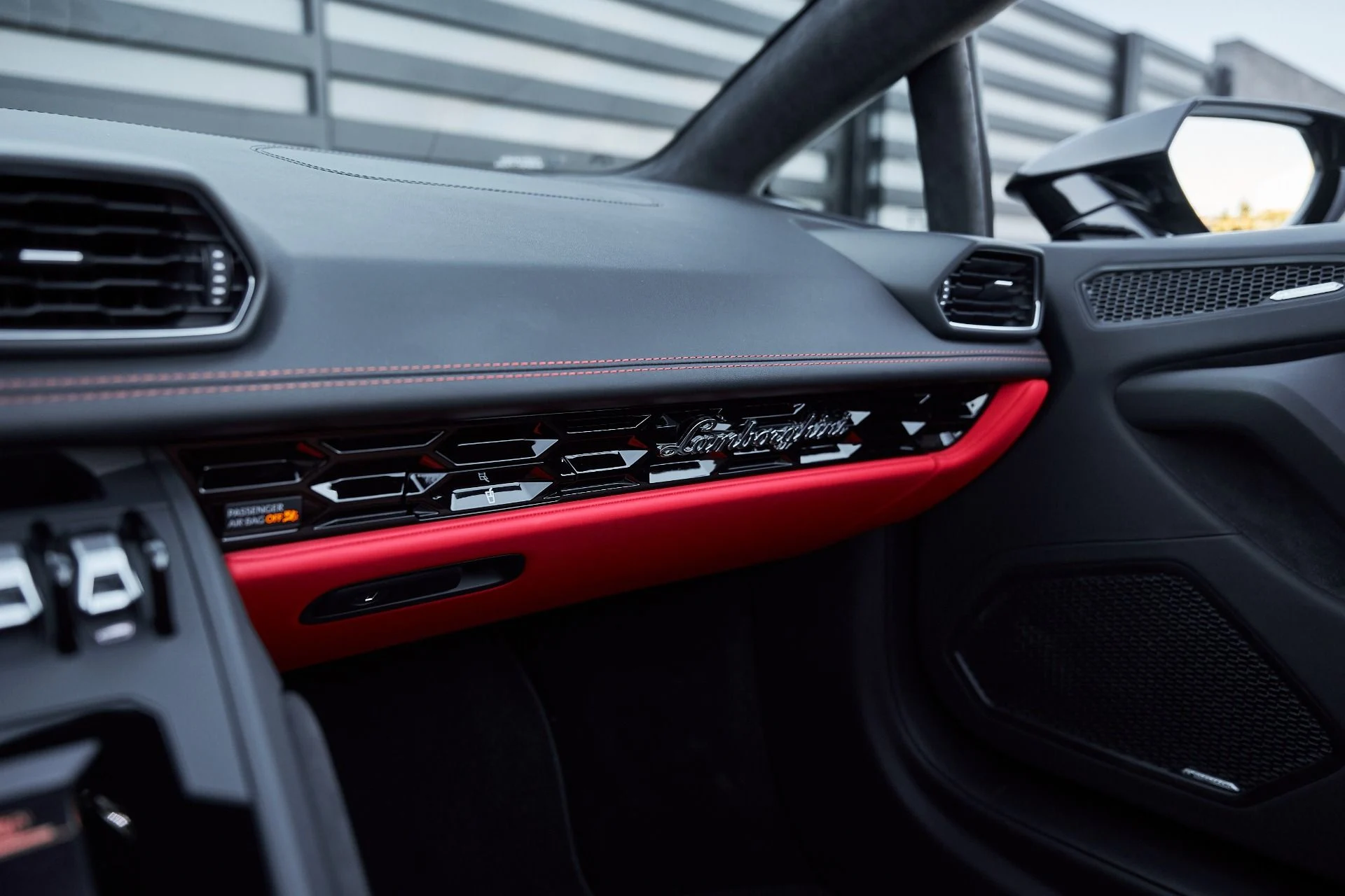 mph062_3865781725_Used_2024_Lamborghini_Huracan_EVO_Spyder_1766881385_caf2f5fed6