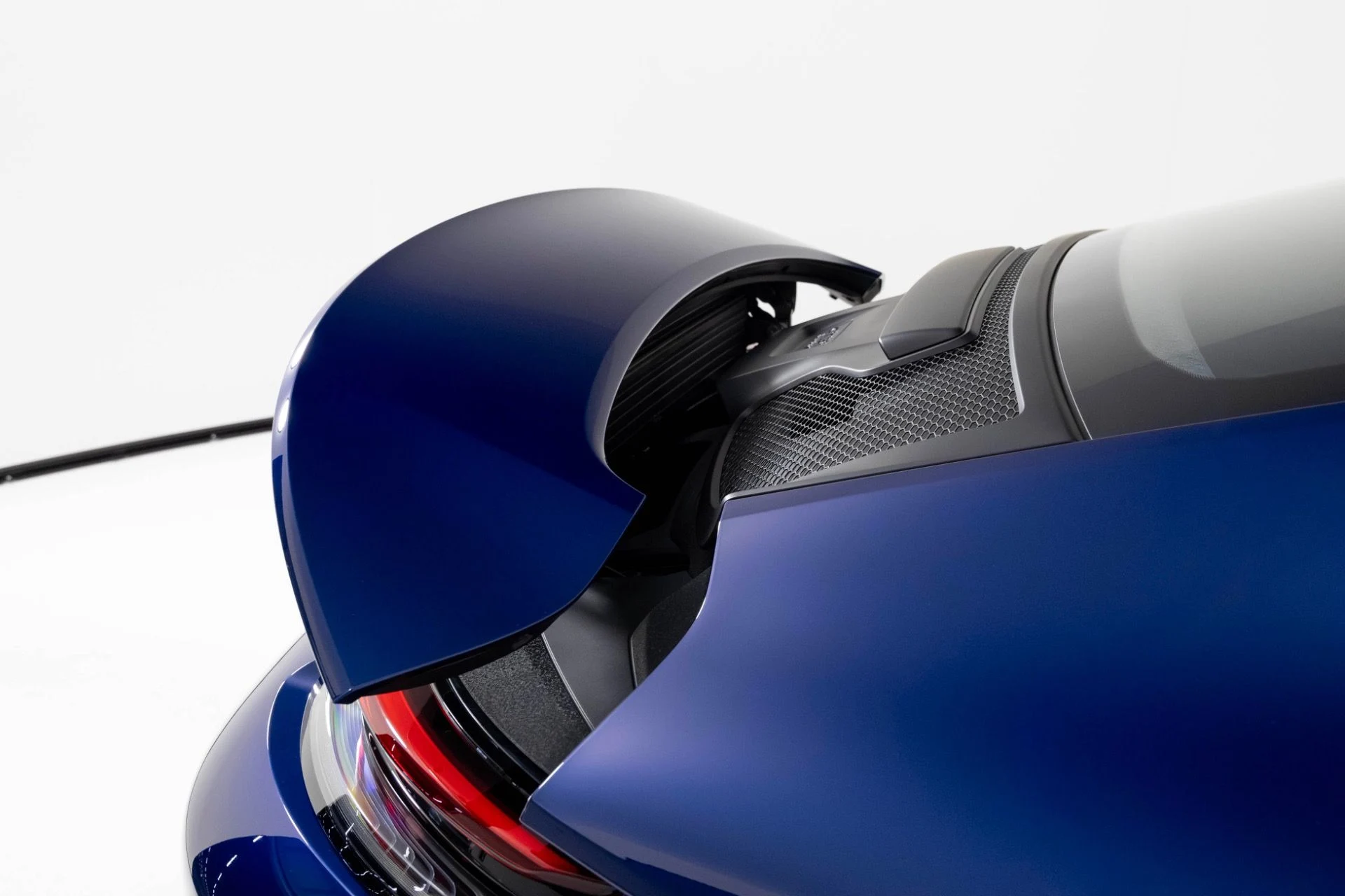 mph062_3881030101_Used_2022_Porsche_911_GT_3_Touring_1764706412_30d4fcc615