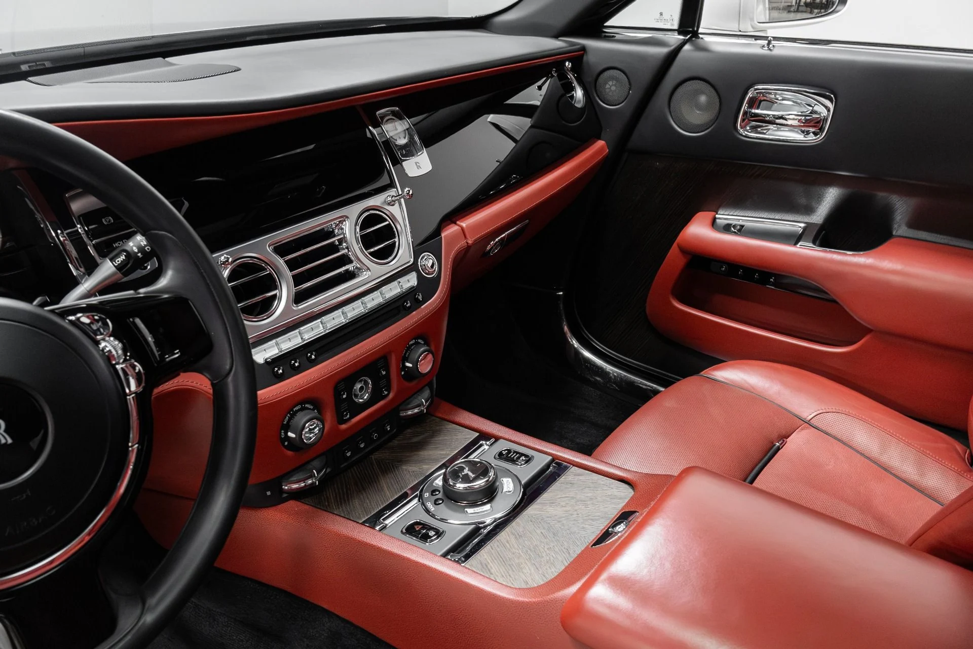 mph062_3888180749_Used_2014_Rolls_Royce_Wraith_1768708203_097658bbee