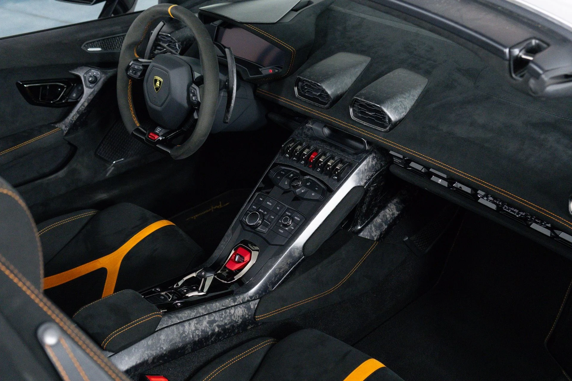 mph062_3890616483_Used_2018_Lamborghini_Huracan_Performante_Spyder_1781732323_4b73320434