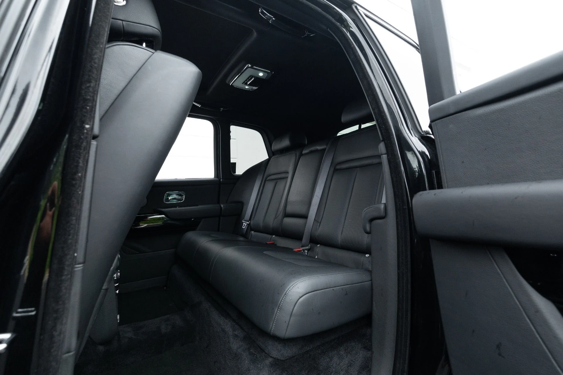 mph062_3926333610_Used_2020_Rolls_Royce_Cullinan_1775753606_3fee8db0d4