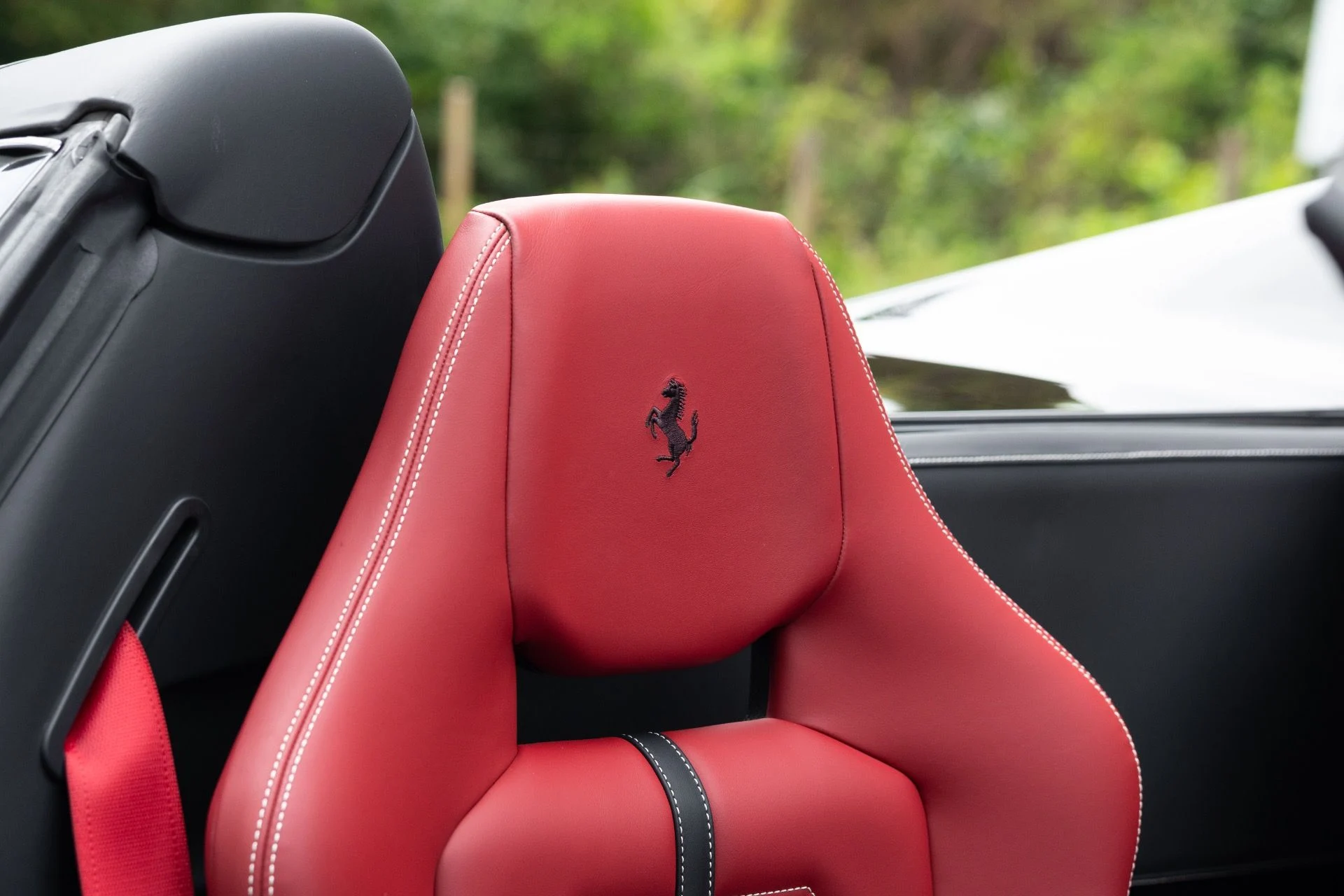 mph062_3930992082_Used_2019_Ferrari_488_Spider_1775191642_11c9a84a9a