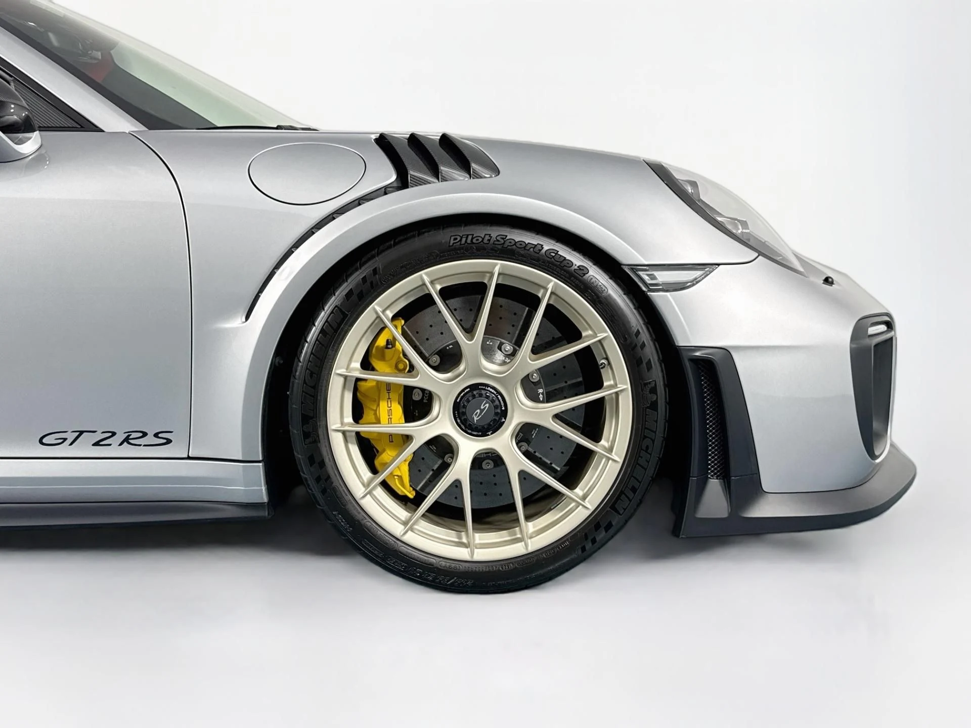 mph062_399110071_Used_2018_Porsche_911_GT_2_RS_1785871807_1b8dc3c876