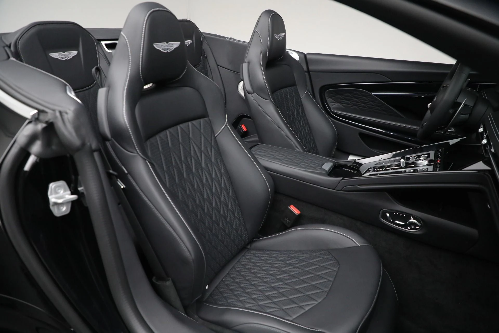 mph062_408572657_New_2025_Aston_Martin_DB_12_Volante_c40b80a1aa
