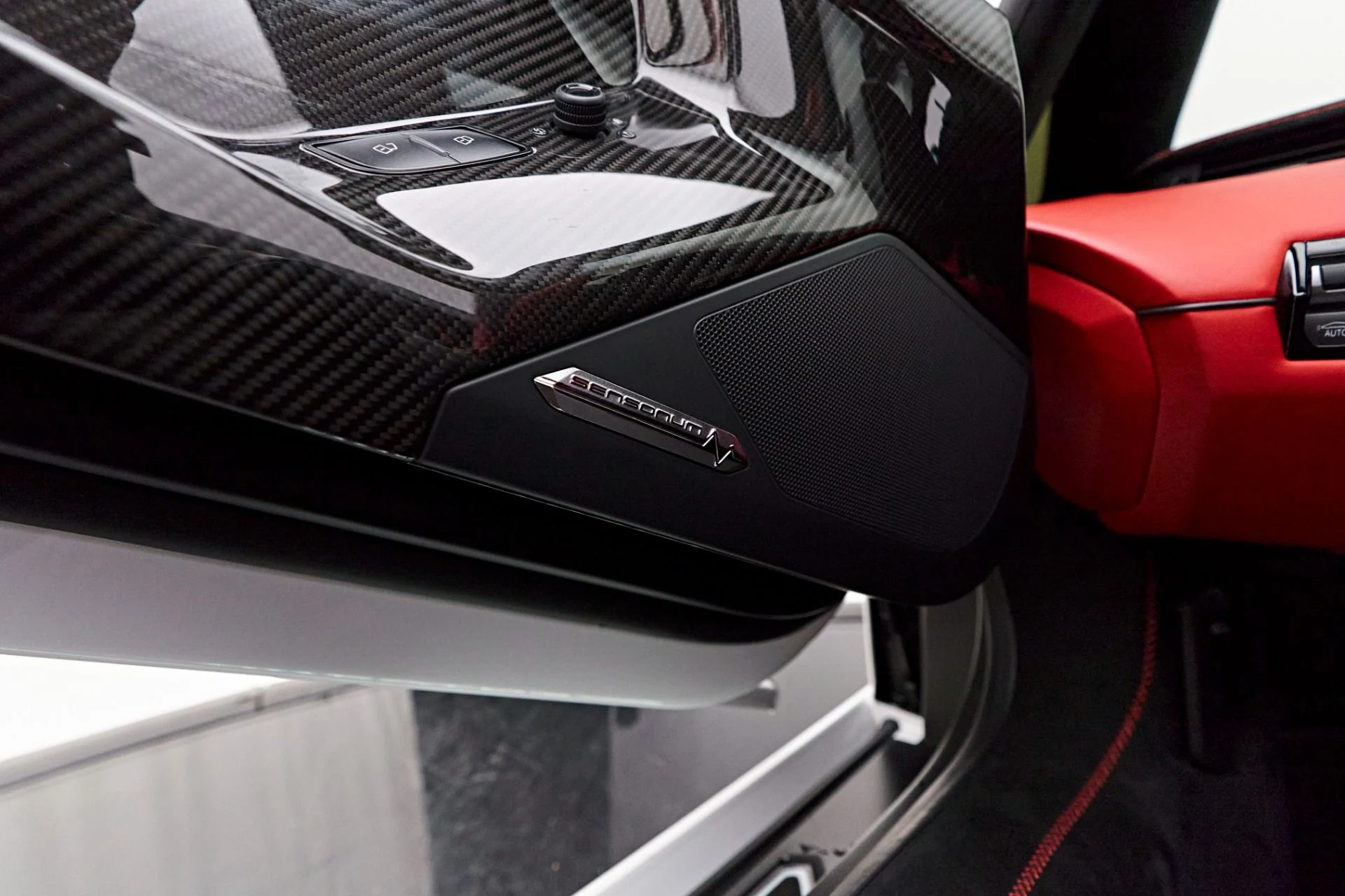 mph062_4121097732_Used_2021_Lamborghini_Aventador_SVJ_Base_1722739728_63f861837b