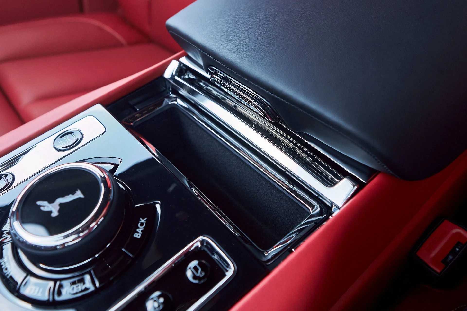 mph062_414337178_Used_2025_Rolls_Royce_Cullinan_1775588169_a095dae6a4