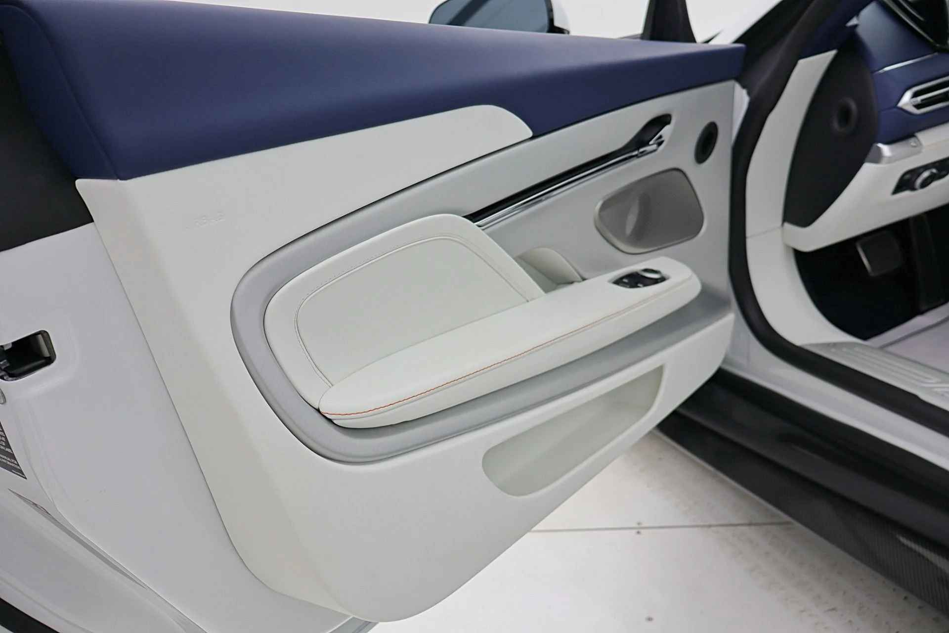 mph062_4232715052_New_2026_Aston_Martin_Vanquish_Volante_2e2632026a