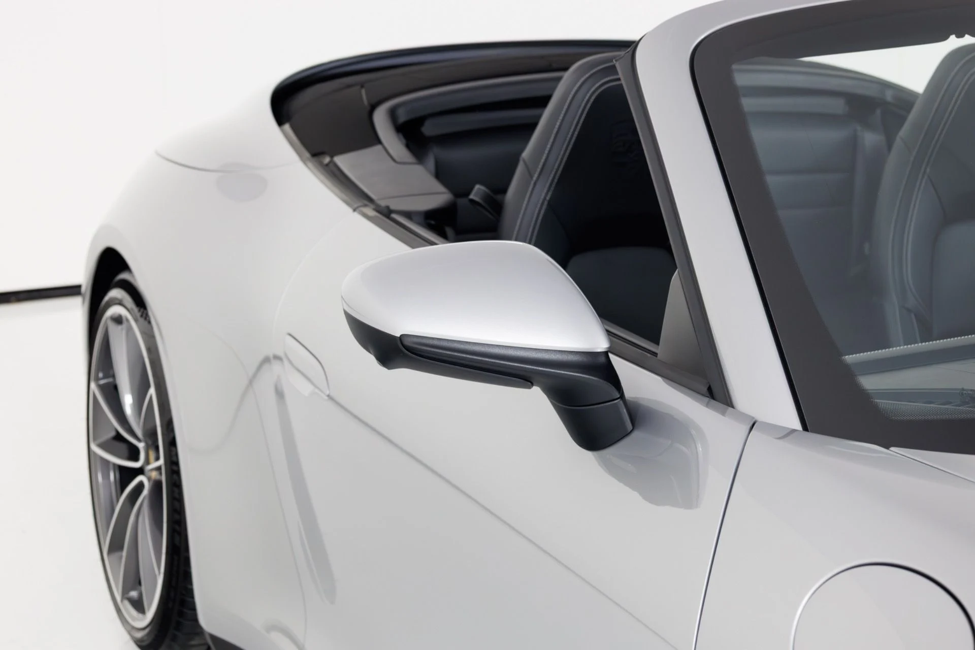 mph062_4261289093_Used_2022_Porsche_911_Carrera_1773941199_fe6b593ded