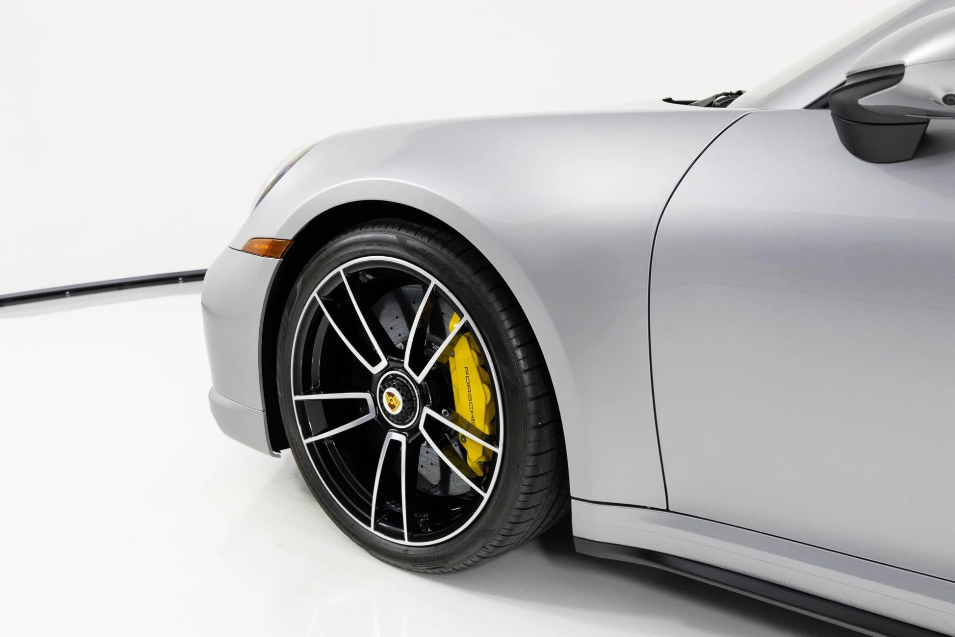 mph062_486167941_Used_2022_Porsche_911_Turbo_S_1764184631_1d929e5227