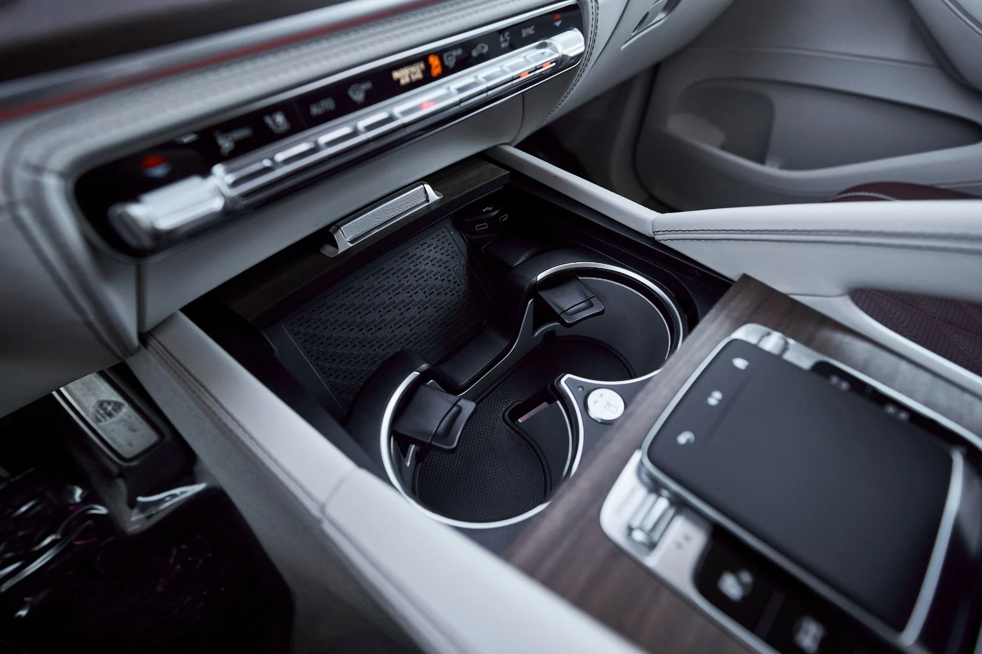 mph062_487961343_Used_2024_Mercedes_Benz_GLS_Maybach_GLS_600_1762306423_347a30aefe