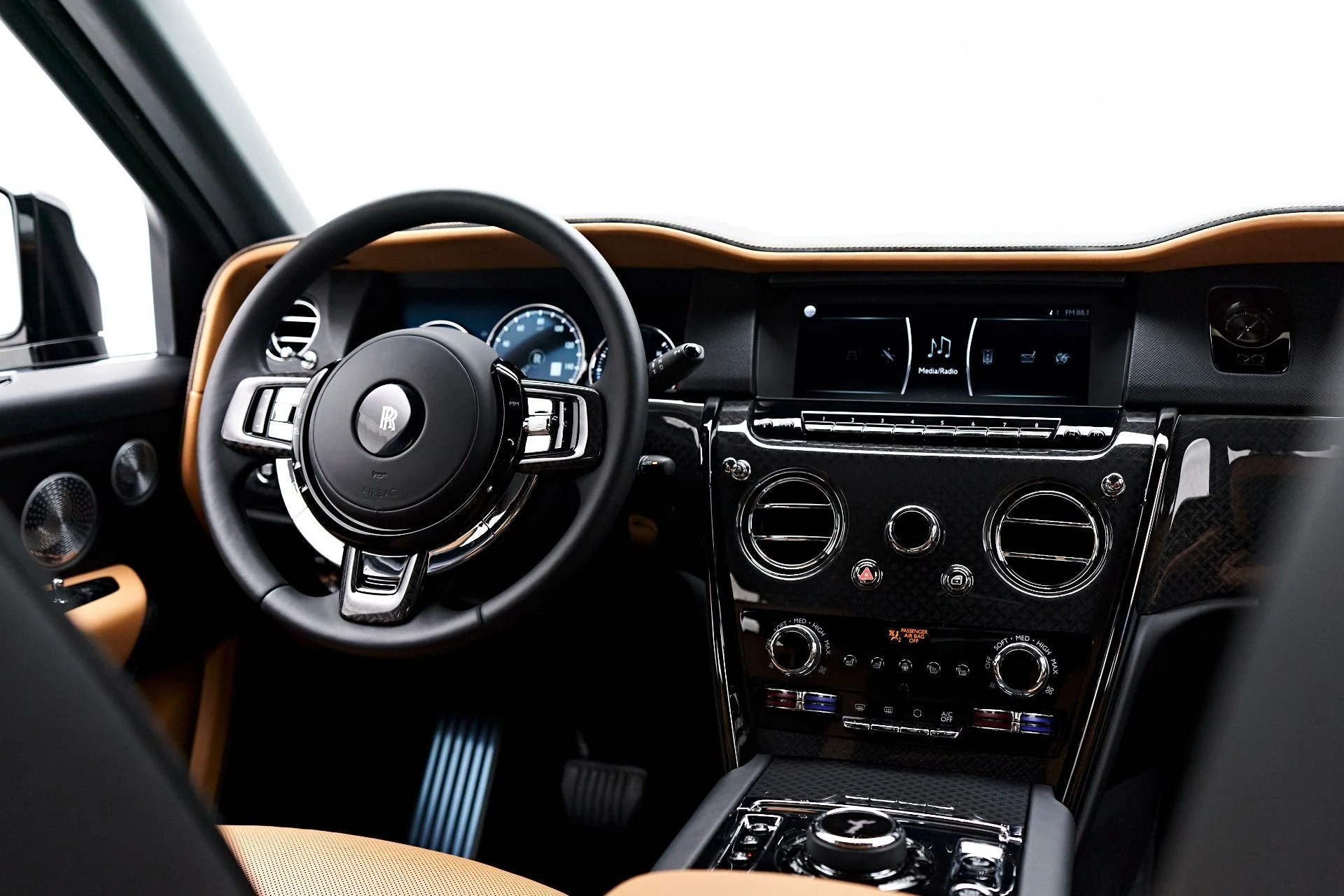 mph062_50177001_Used_2022_Rolls_Royce_Cullinan_Base_1679686724_8db4fe02e6