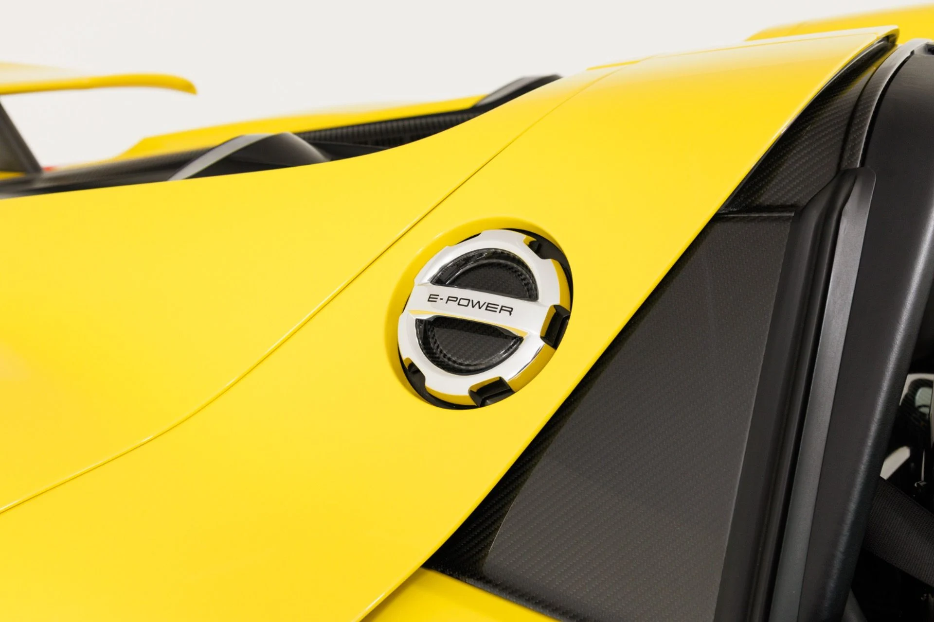 mph062_50793001_Used_2015_Porsche_918_Spyder_1789427643_d71bce5a6b