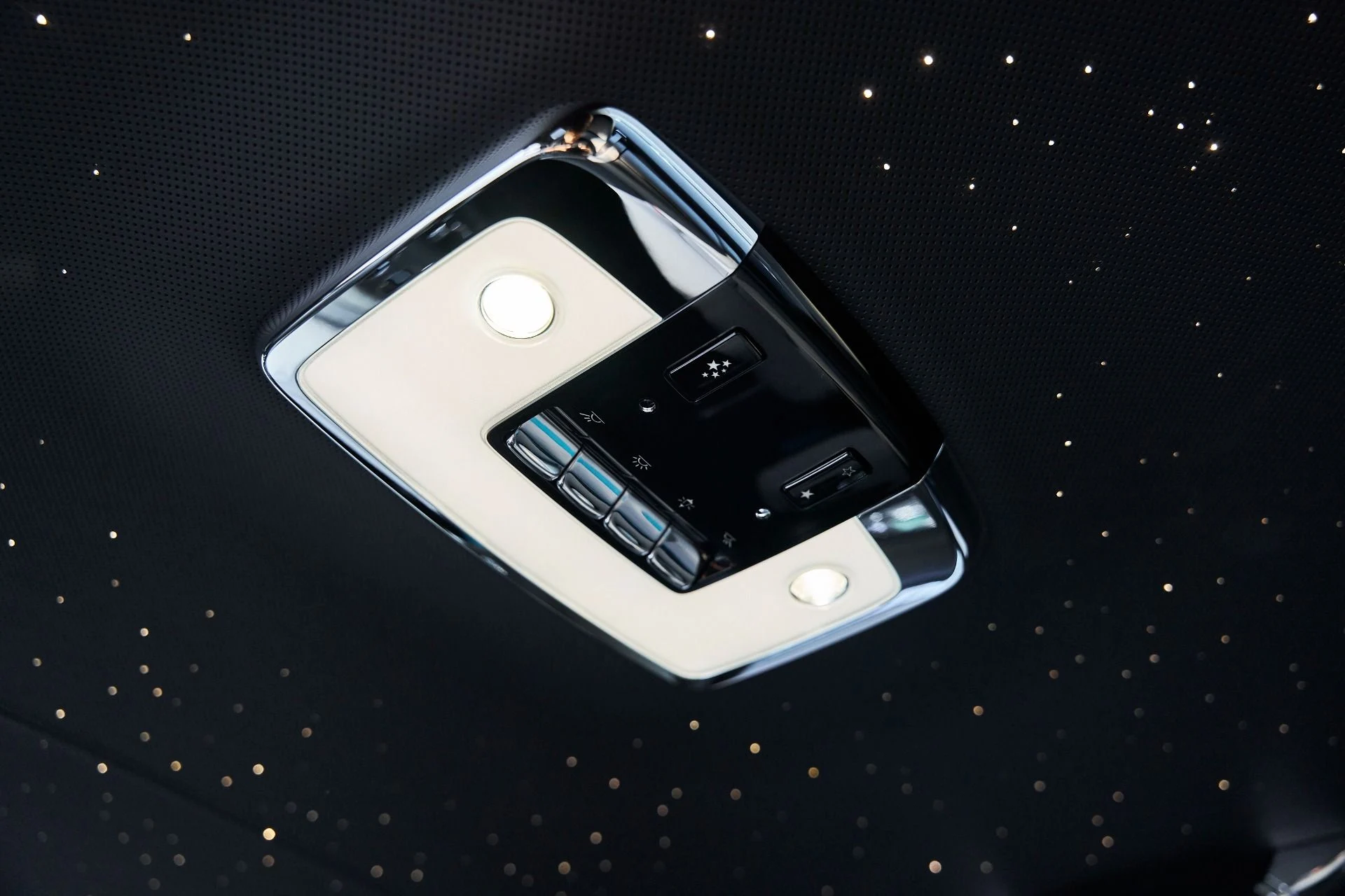 mph062_511630758_Used_2025_Rolls_Royce_Ghost_Base_1770087492_7a31cf2184