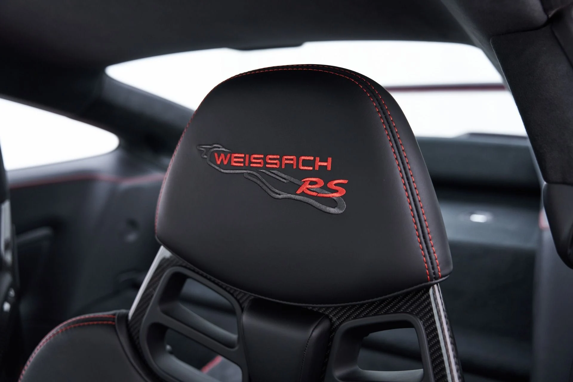 mph062_55443099_Used_2018_Porsche_911_GT_2_RS_1792687237_40e0431be1
