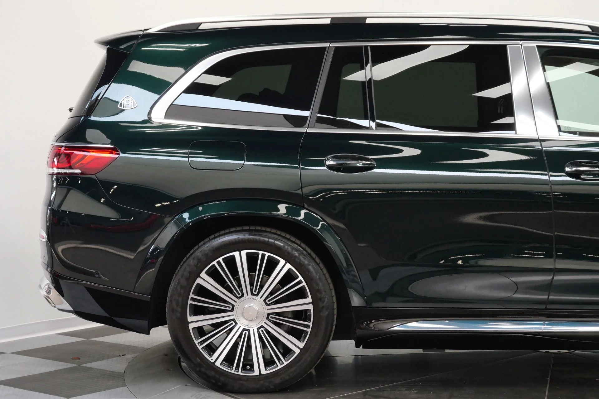 mph062_559940171_Used_2022_Mercedes_Benz_Maybach_GLS_600_4_MATIC_Beautiful_Colors_Four_Seat_Configuration_Walnut_Trim_1776795080_7cfce5262d