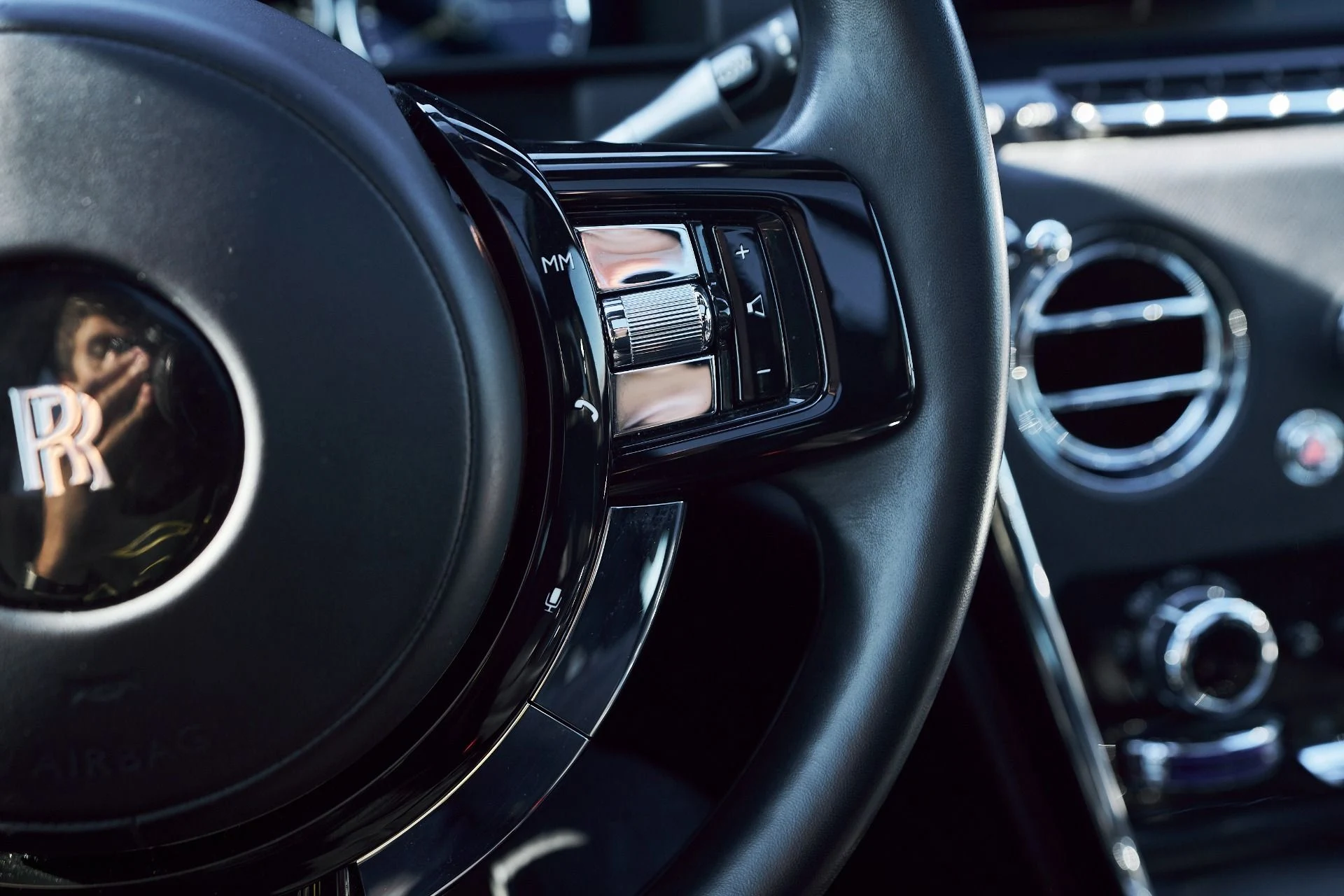 mph062_562158958_Used_2019_Rolls_Royce_Cullinan_Base_1764382756_5751b8a380