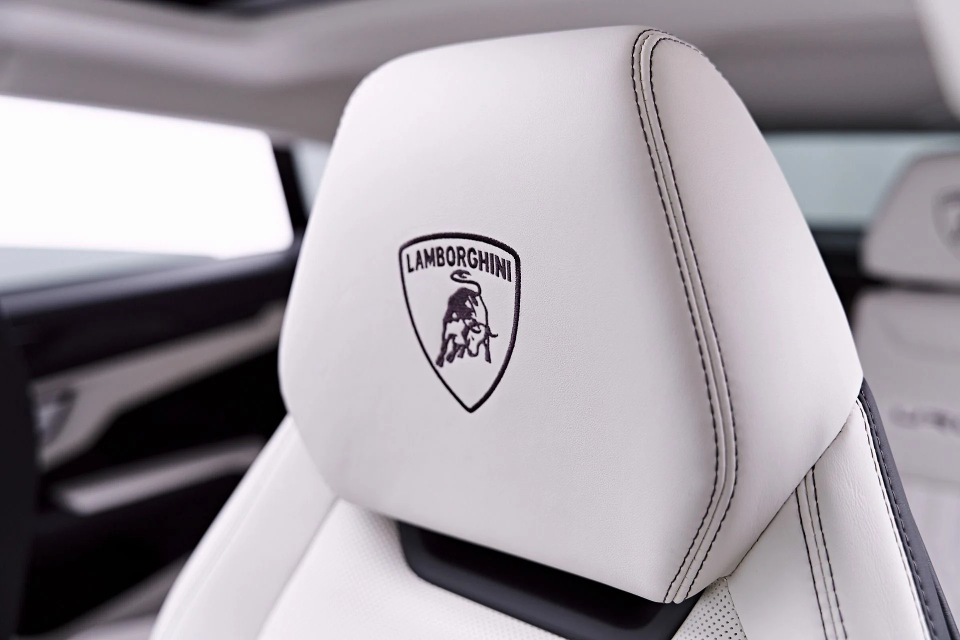 mph062_564397125_Used_2023_Lamborghini_Urus_S_1781910666_3ca5e24425