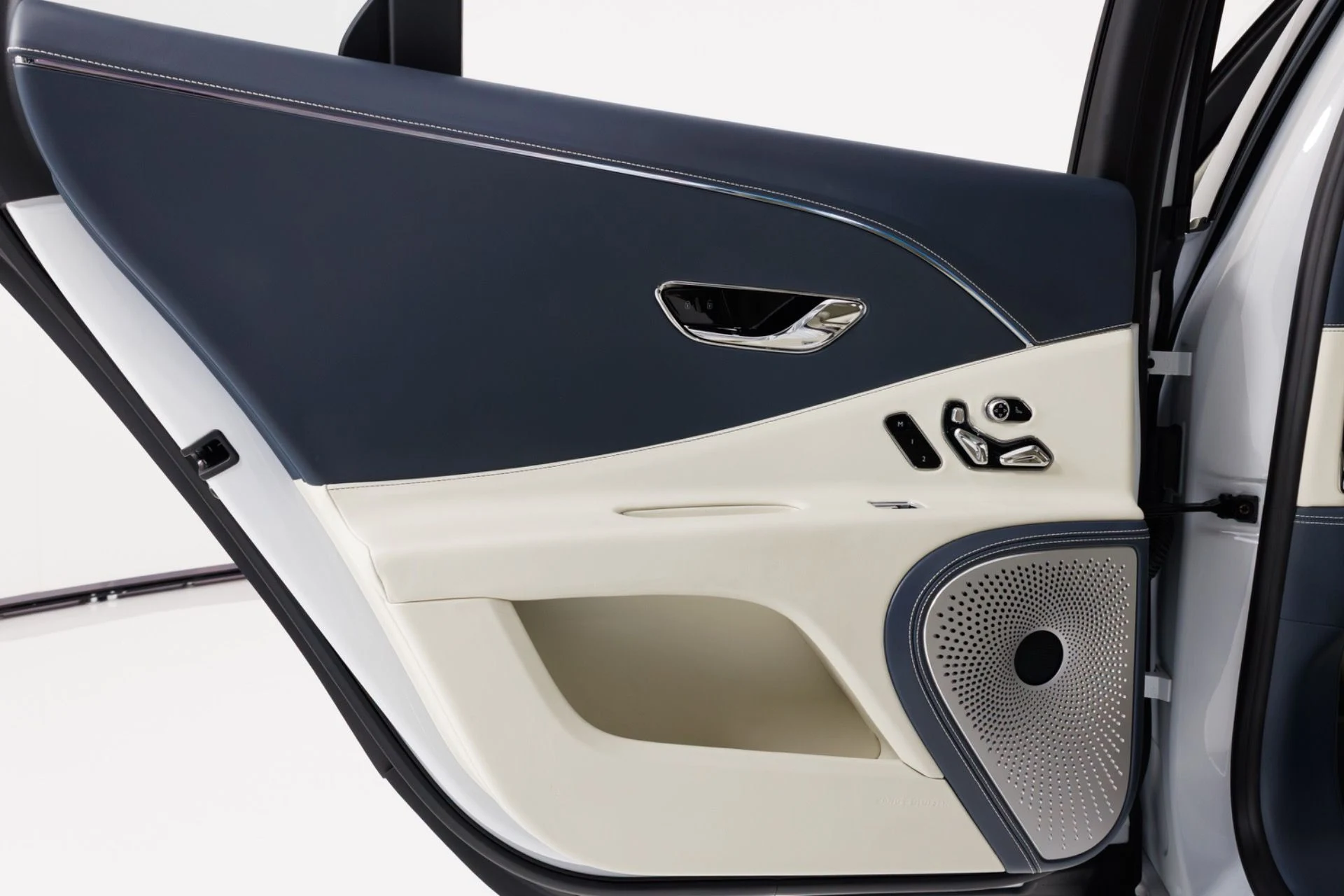 mph062_566372299_Used_2020_Bentley_Flying_Spur_W12_1776899566_5ad088d4ae