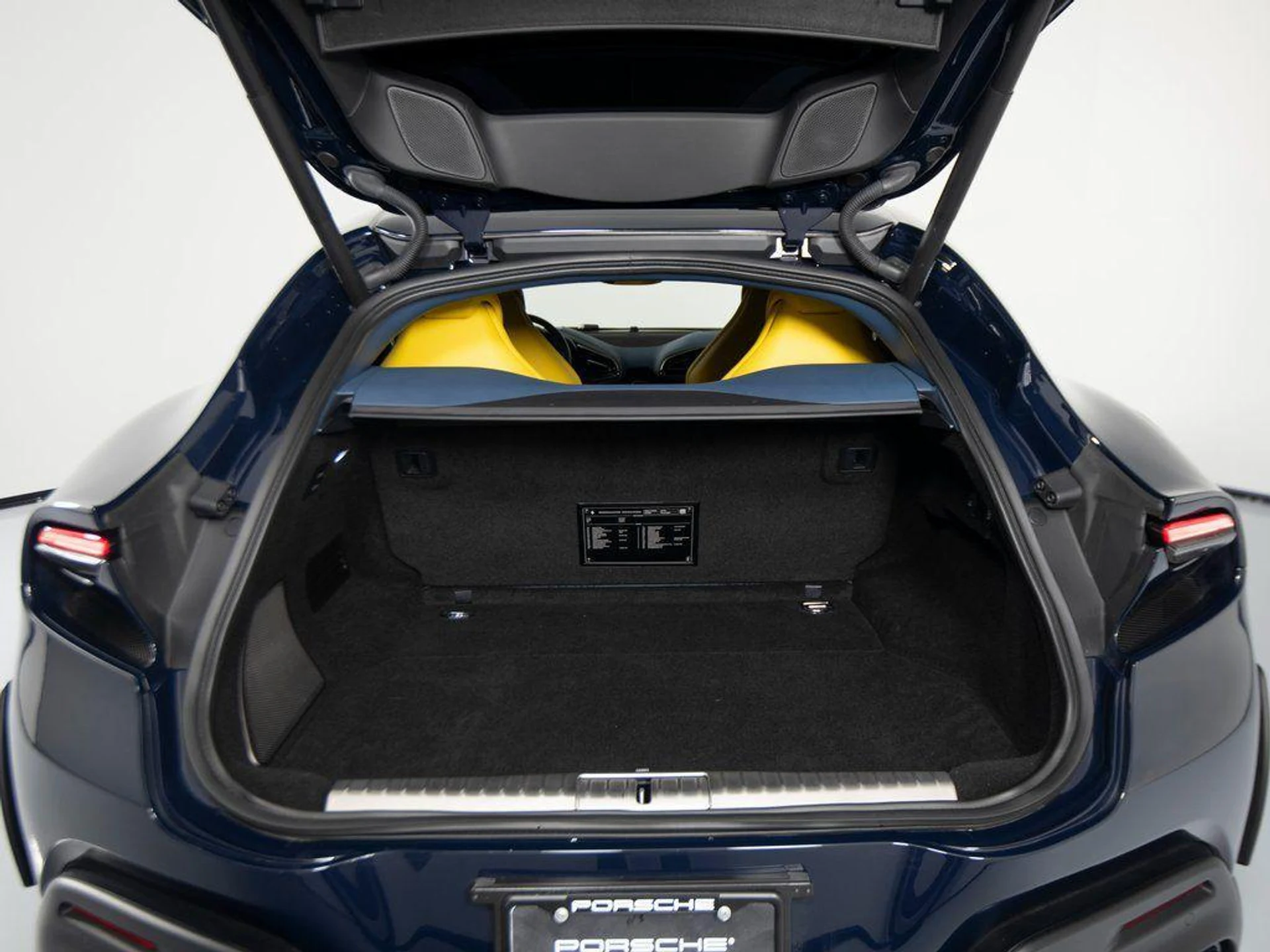 mph062_58388345_h_B0_On_P7_q8ne51kz3g_Haydahbow_3cf12b1ecb