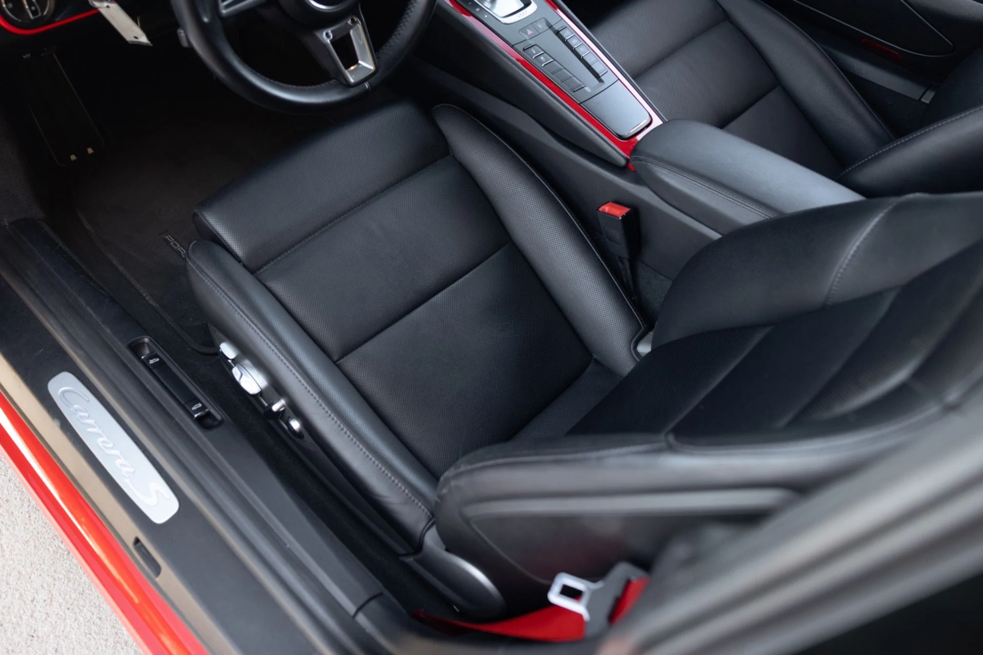 mph062_590275475_Used_2018_Porsche_911_Carrera_S_1791833797_bc48043338