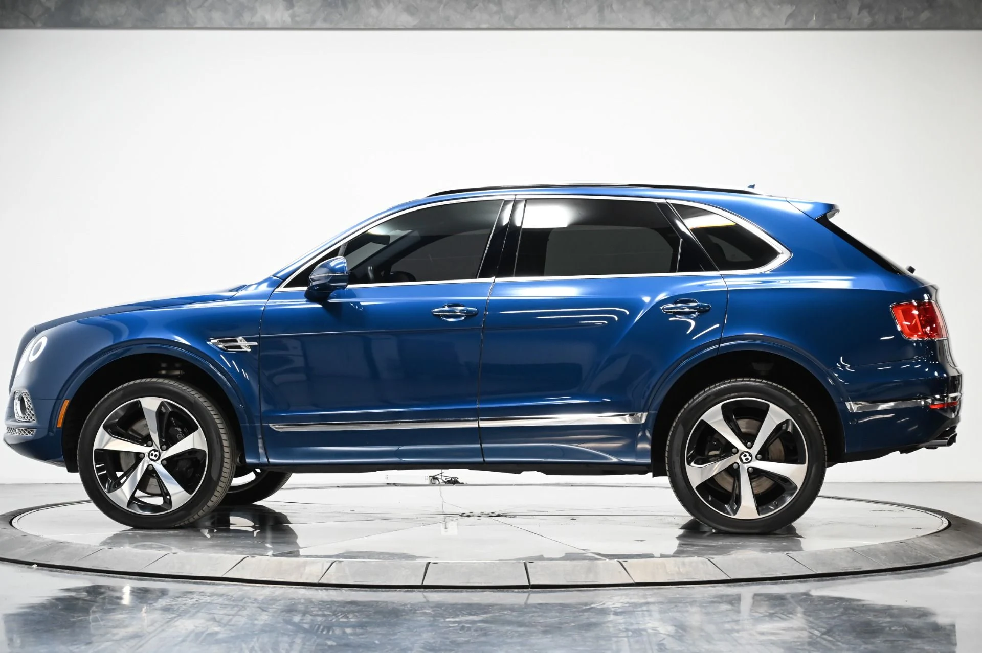 mph062_61333992_Used_2018_Bentley_Bentayga_W12_1749249697_2c85483618