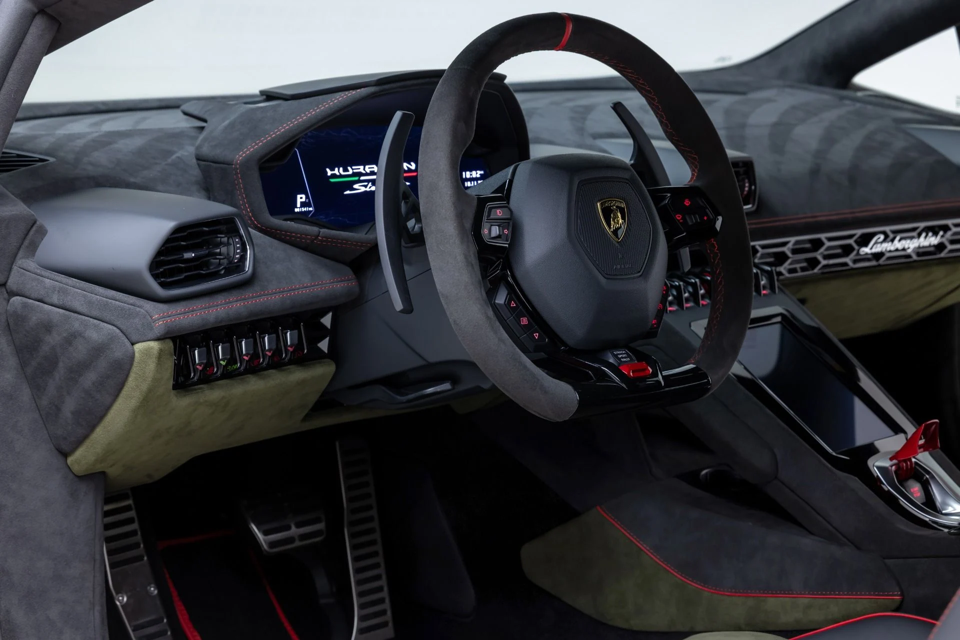 mph062_662568341_Used_2024_Lamborghini_Huracan_Sterrato_1765391926_d2039e8084