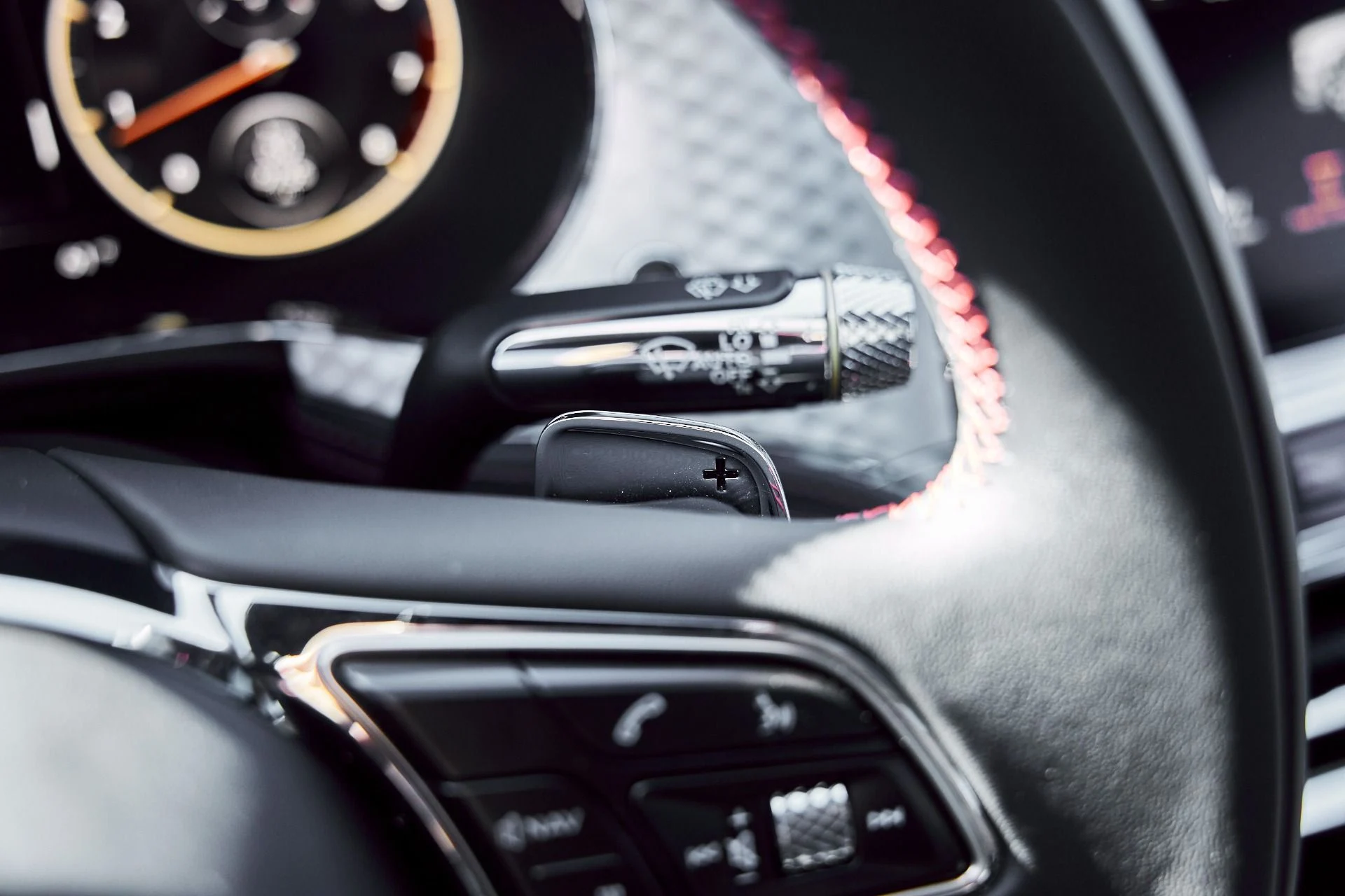 mph062_695601784_Used_2023_Bentley_Flying_Spur_V8_1773280731_6d19fc8ab7