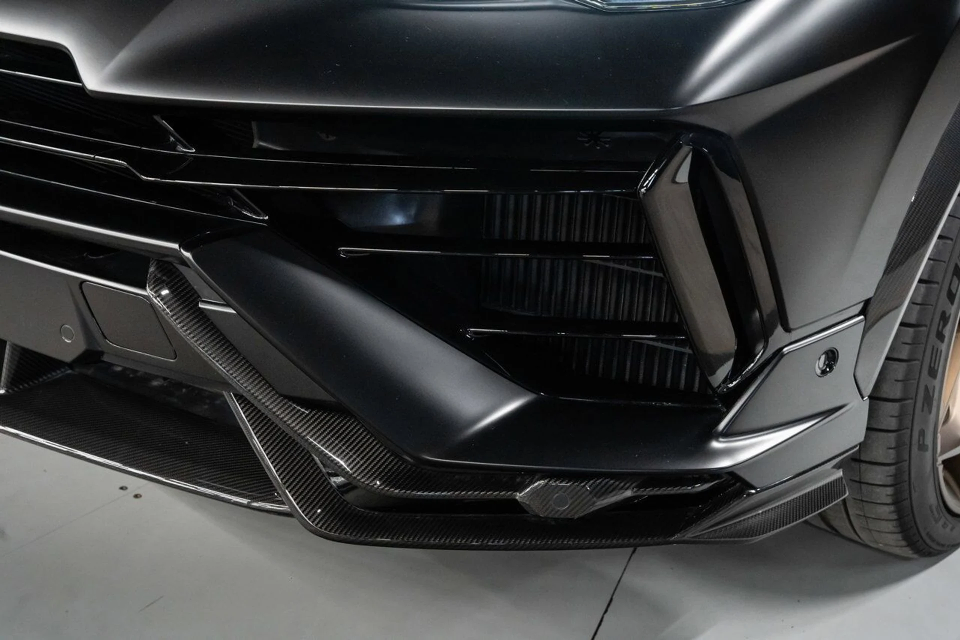 mph062_707740221_lamborghini_urus_2023_caab53453e