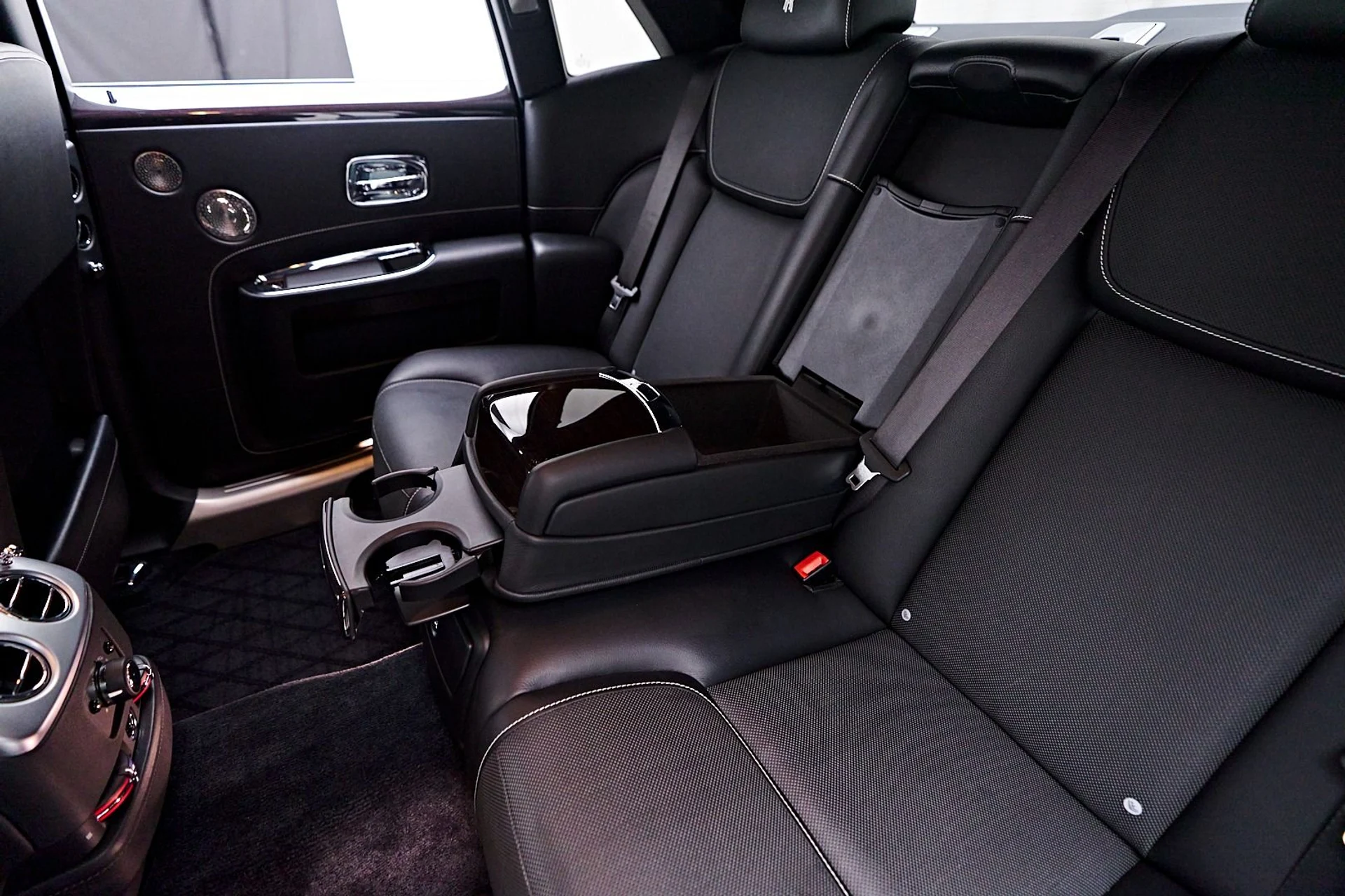 mph062_831181917_Used_2019_Rolls_Royce_Ghost_Base_1744847276_190978fe01